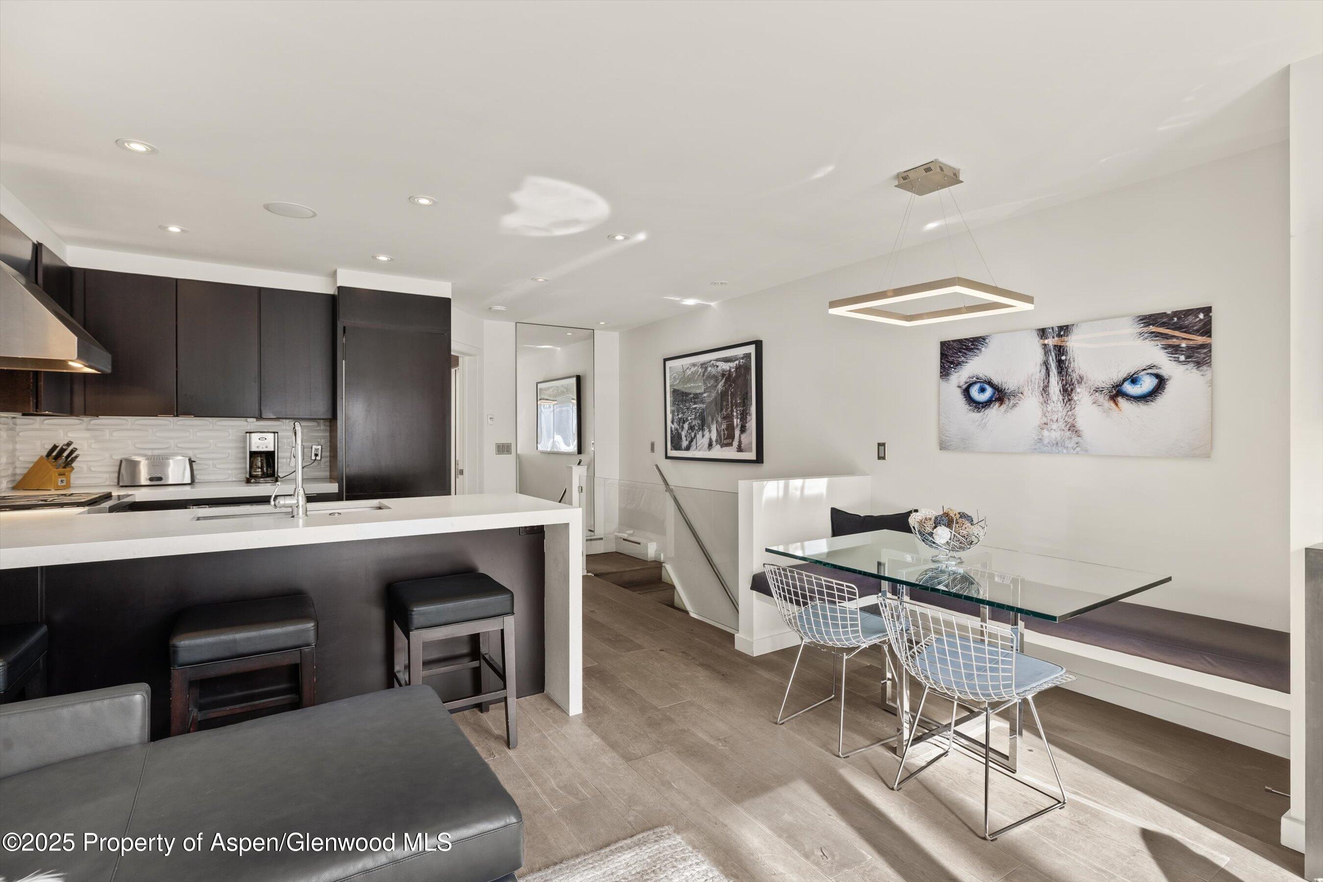 124 E Durant Avenue, 6