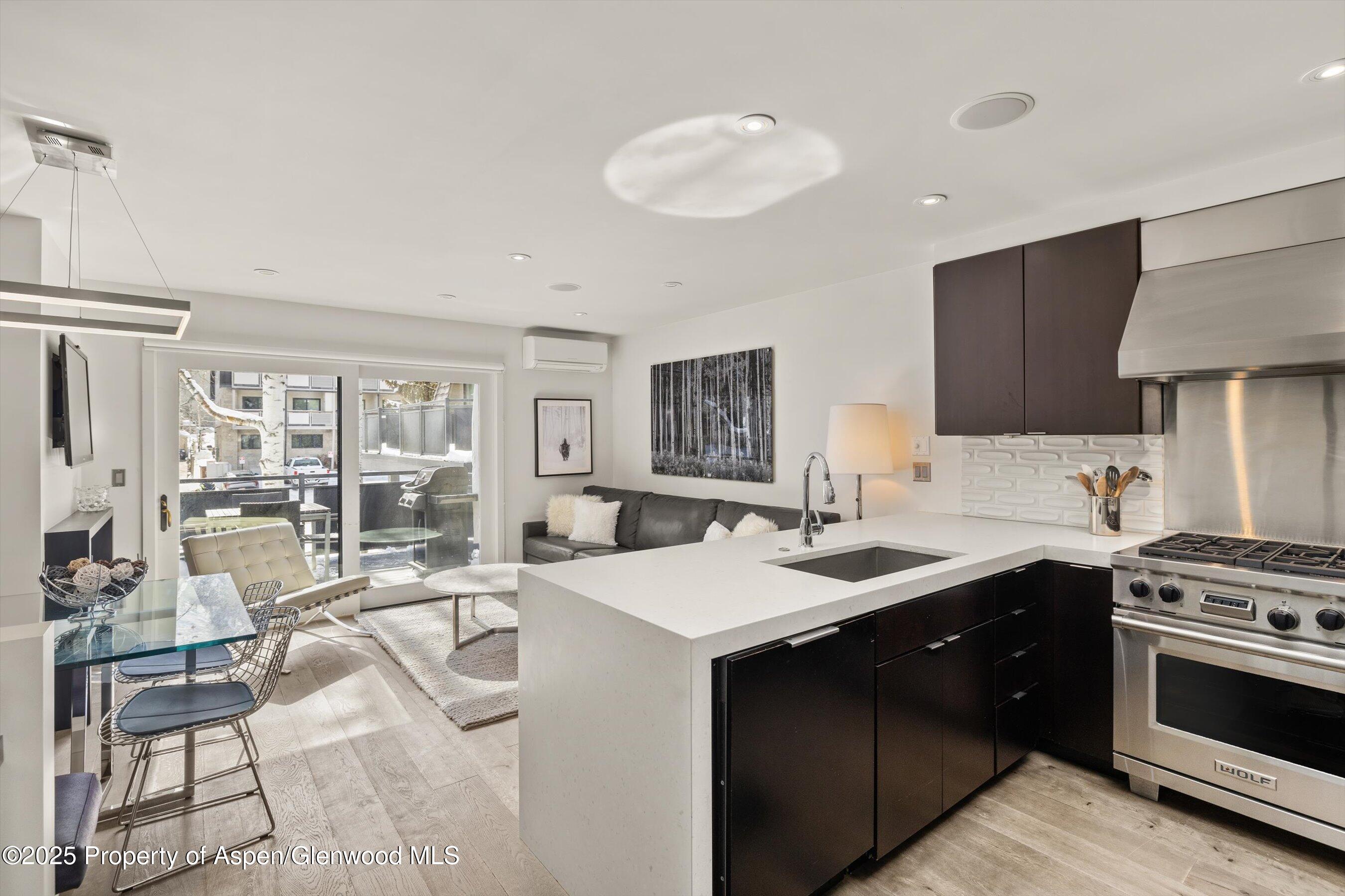 124 E Durant Avenue, 6