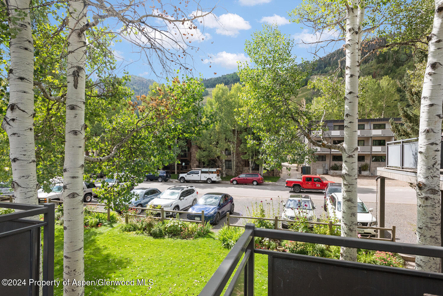 124 E Durant Avenue, 6