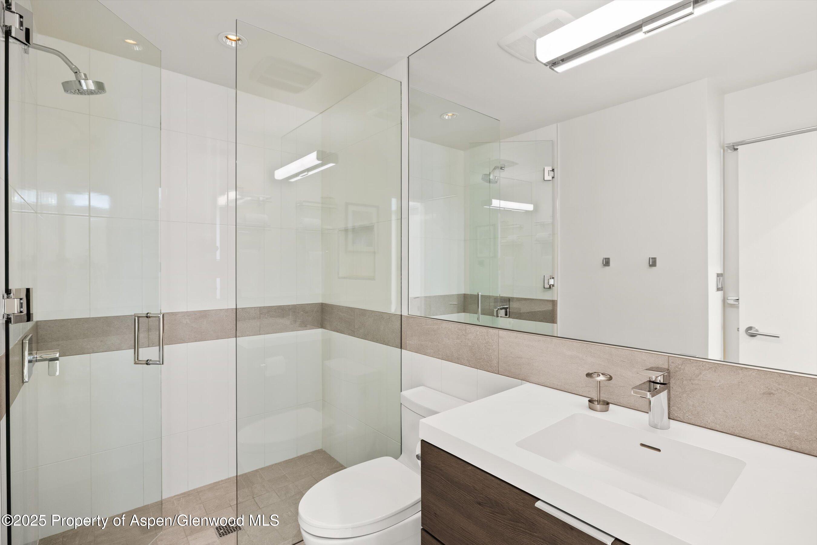 124 E Durant Avenue, 6