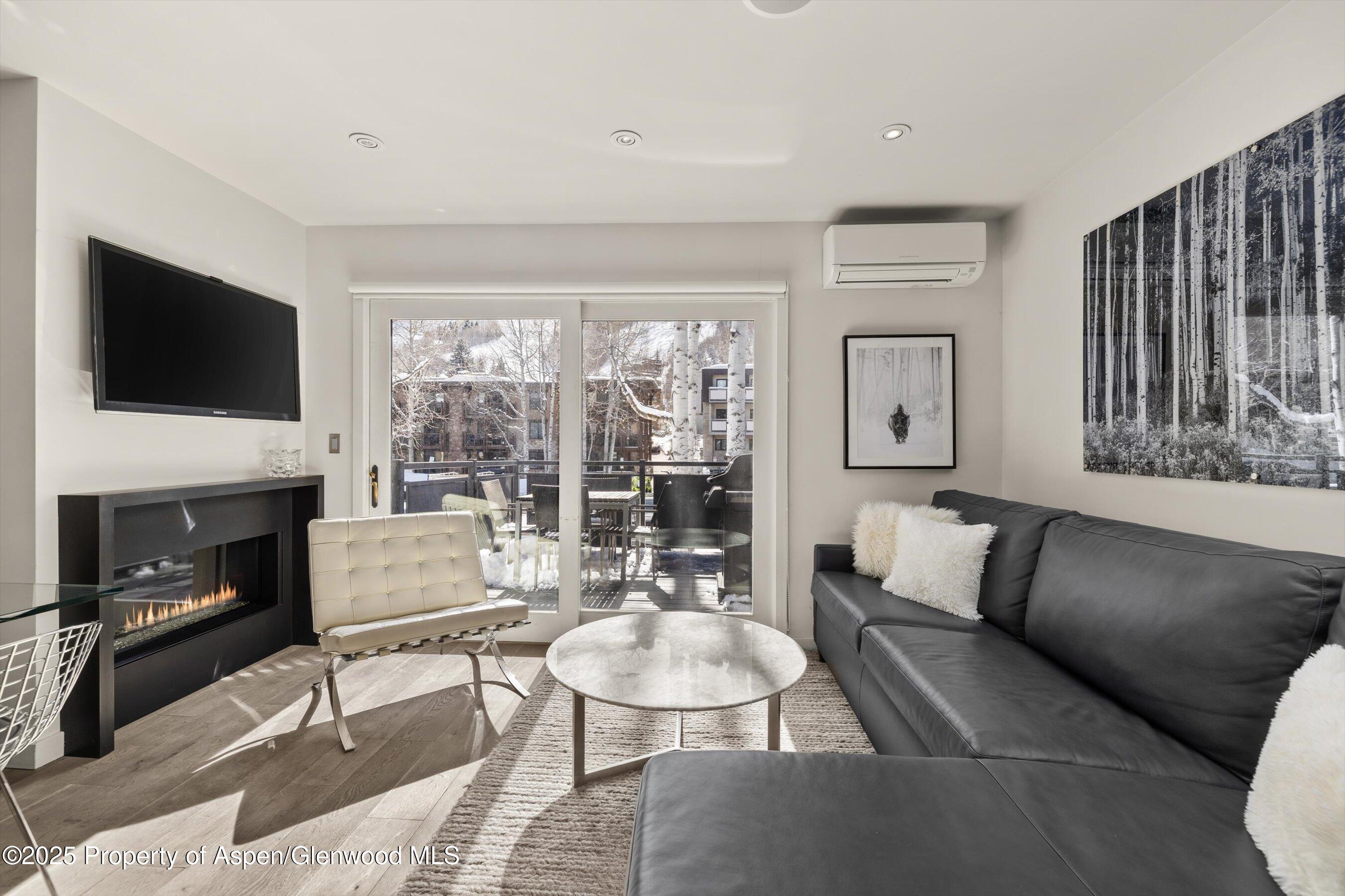 124 E Durant Avenue, 6