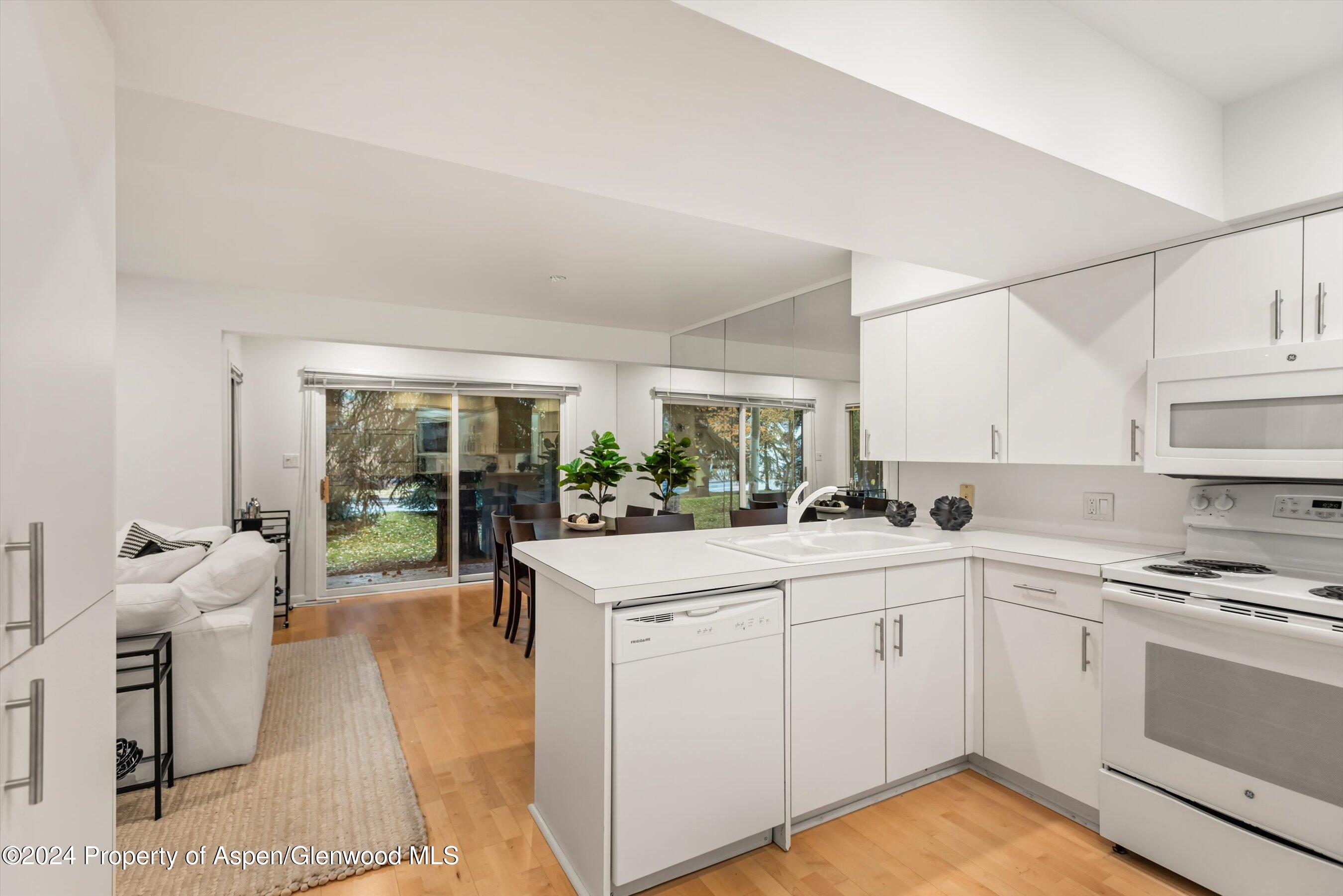 814 W Bleeker Street, D1