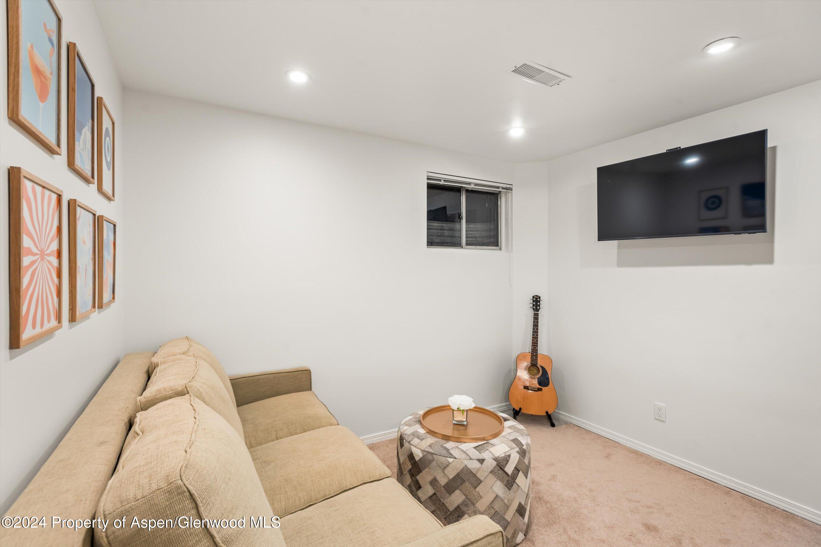 814 W Bleeker Street, D1