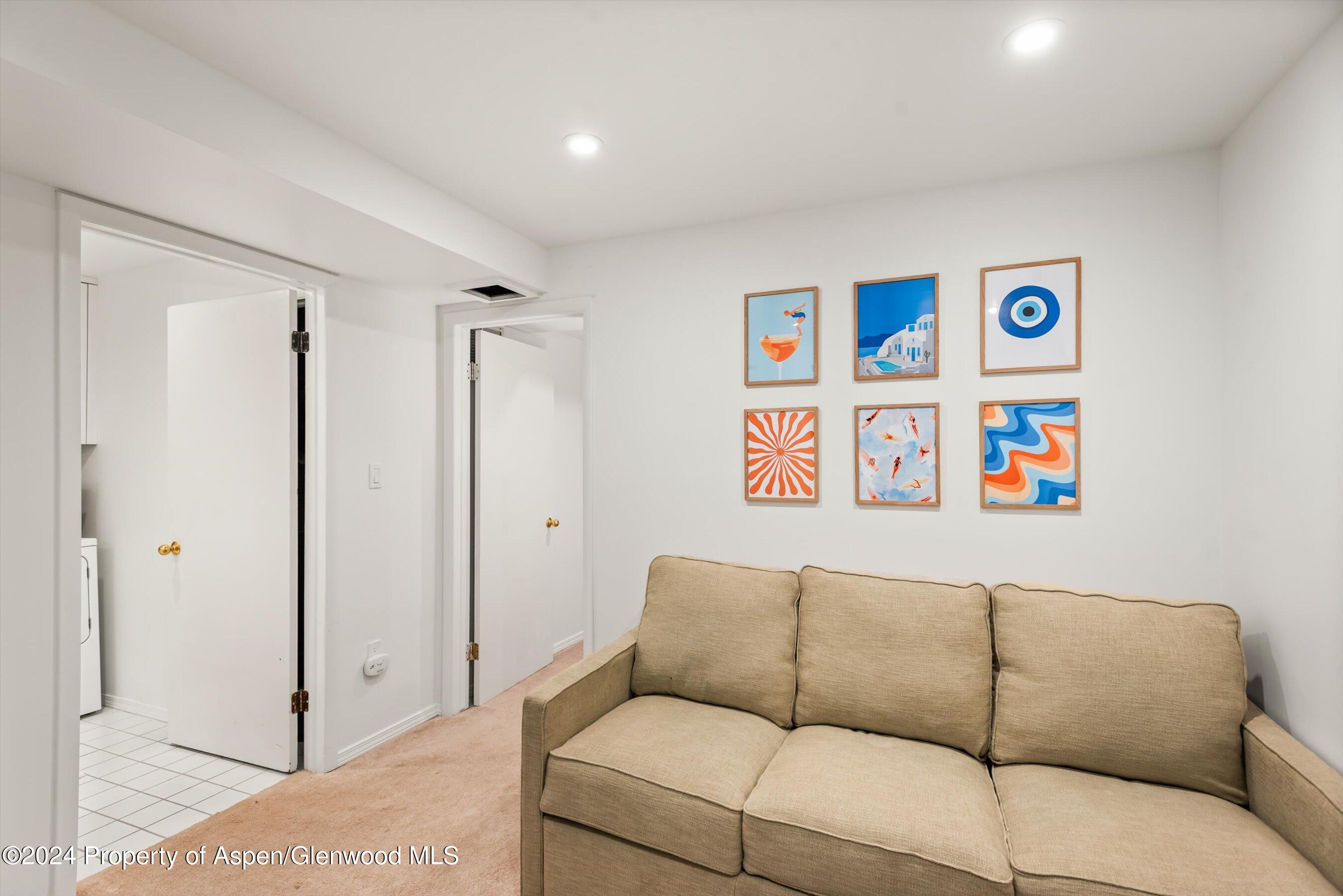 814 W Bleeker Street, D1