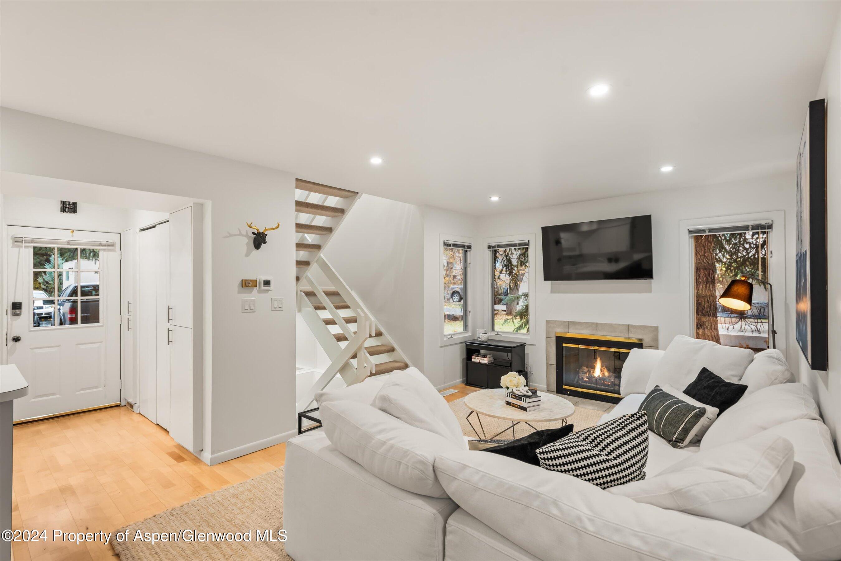 814 W Bleeker Street, D1