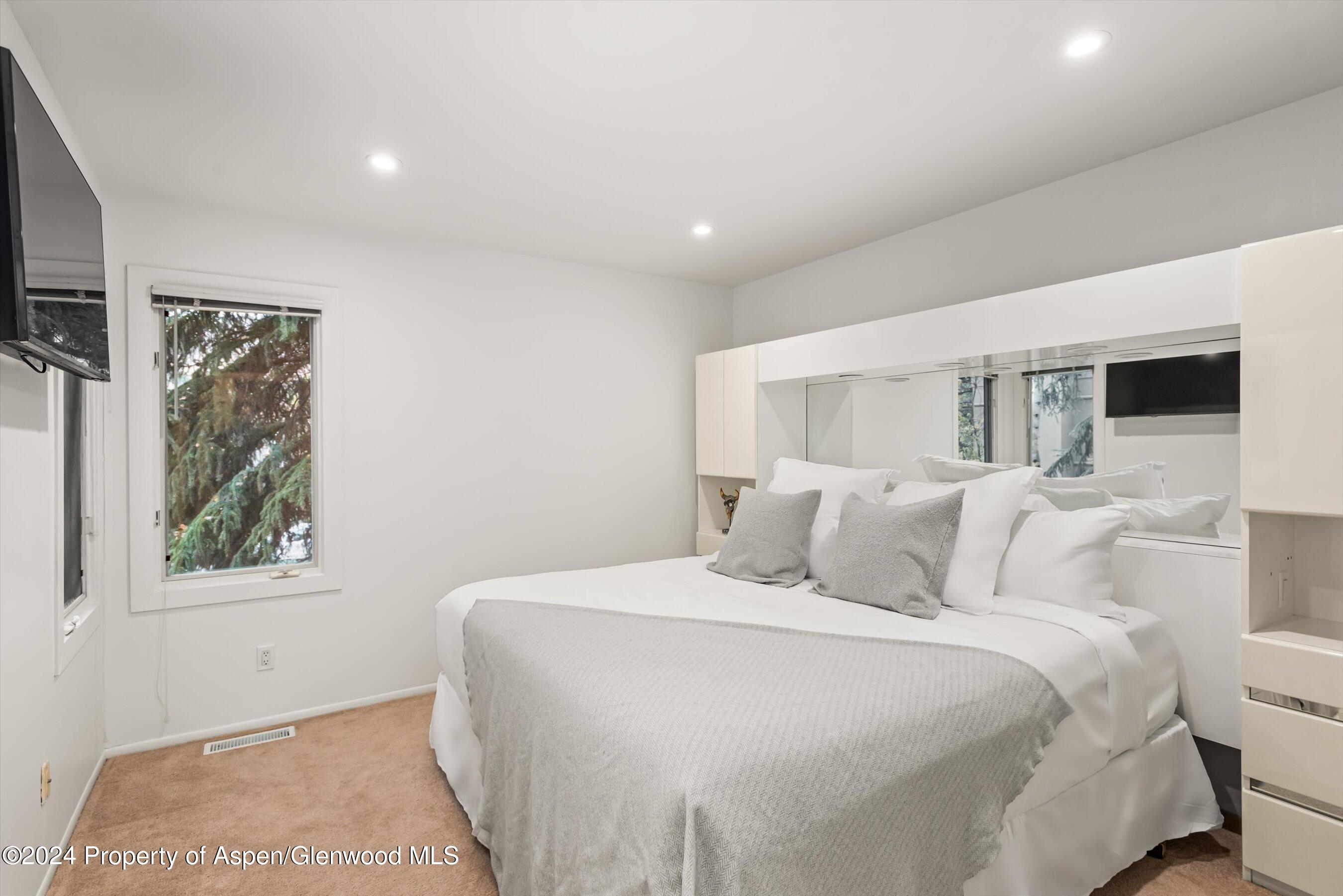 814 W Bleeker Street, D1