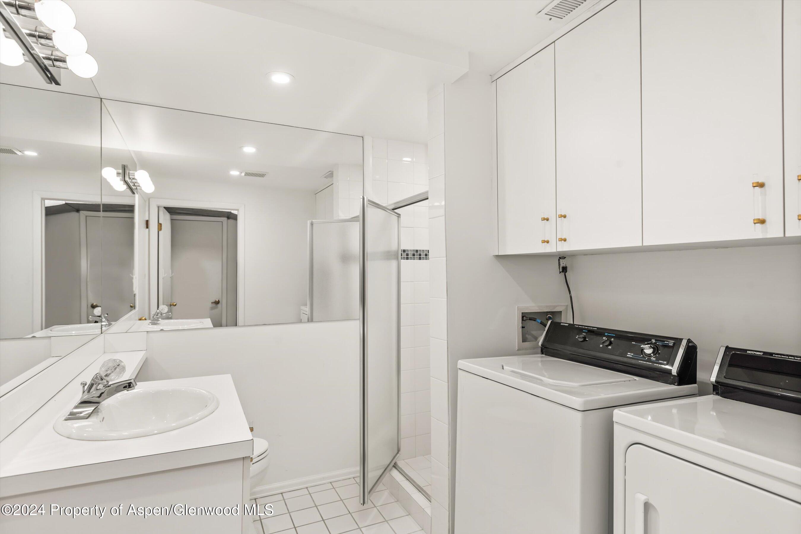 814 W Bleeker Street, D1