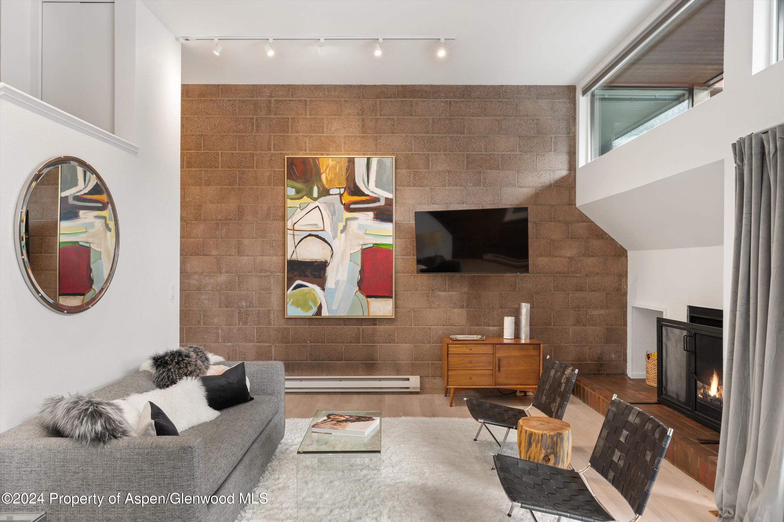 311 S Aspen Street Unit: 2