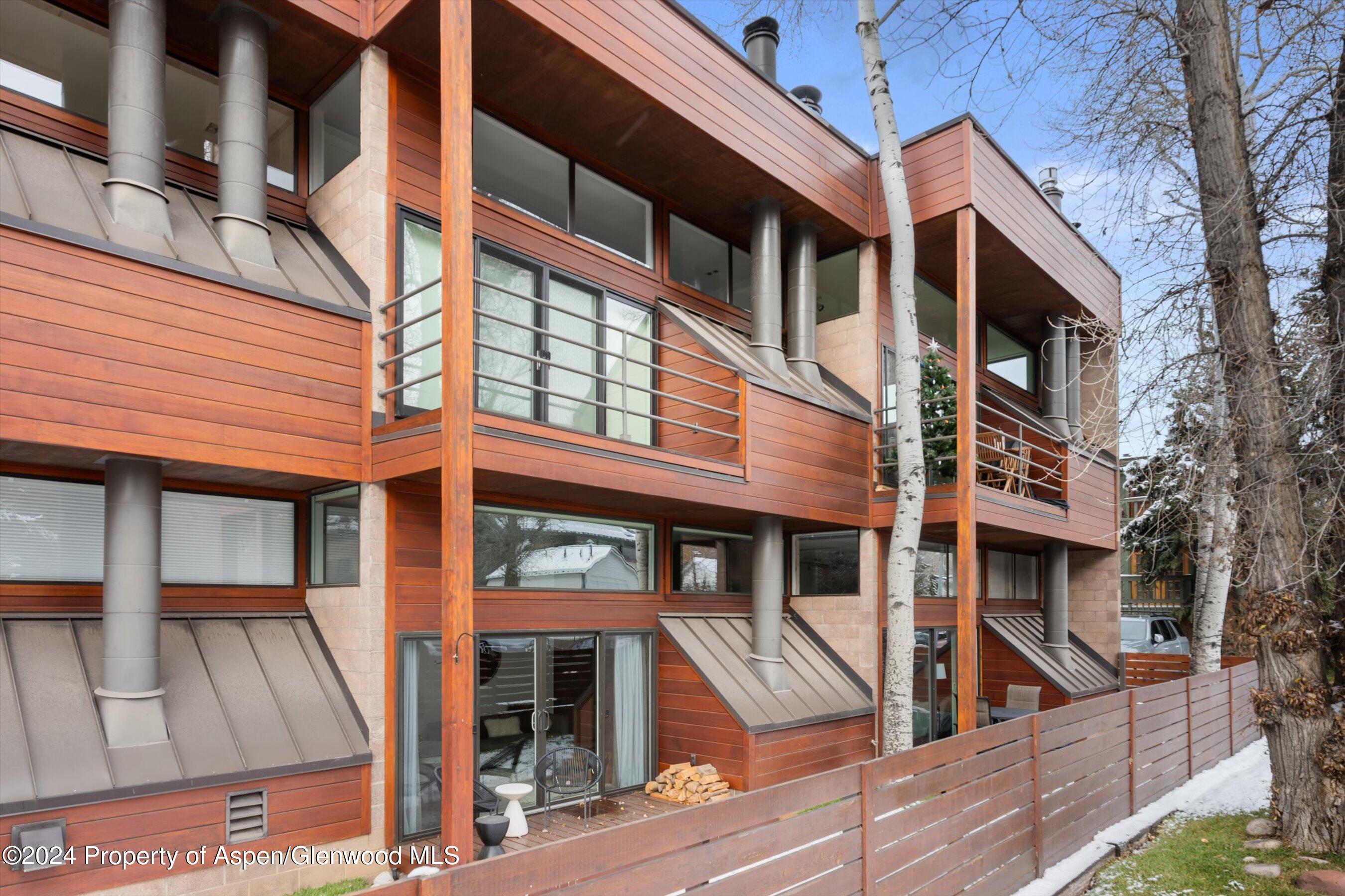 311 S Aspen Street Unit: 2