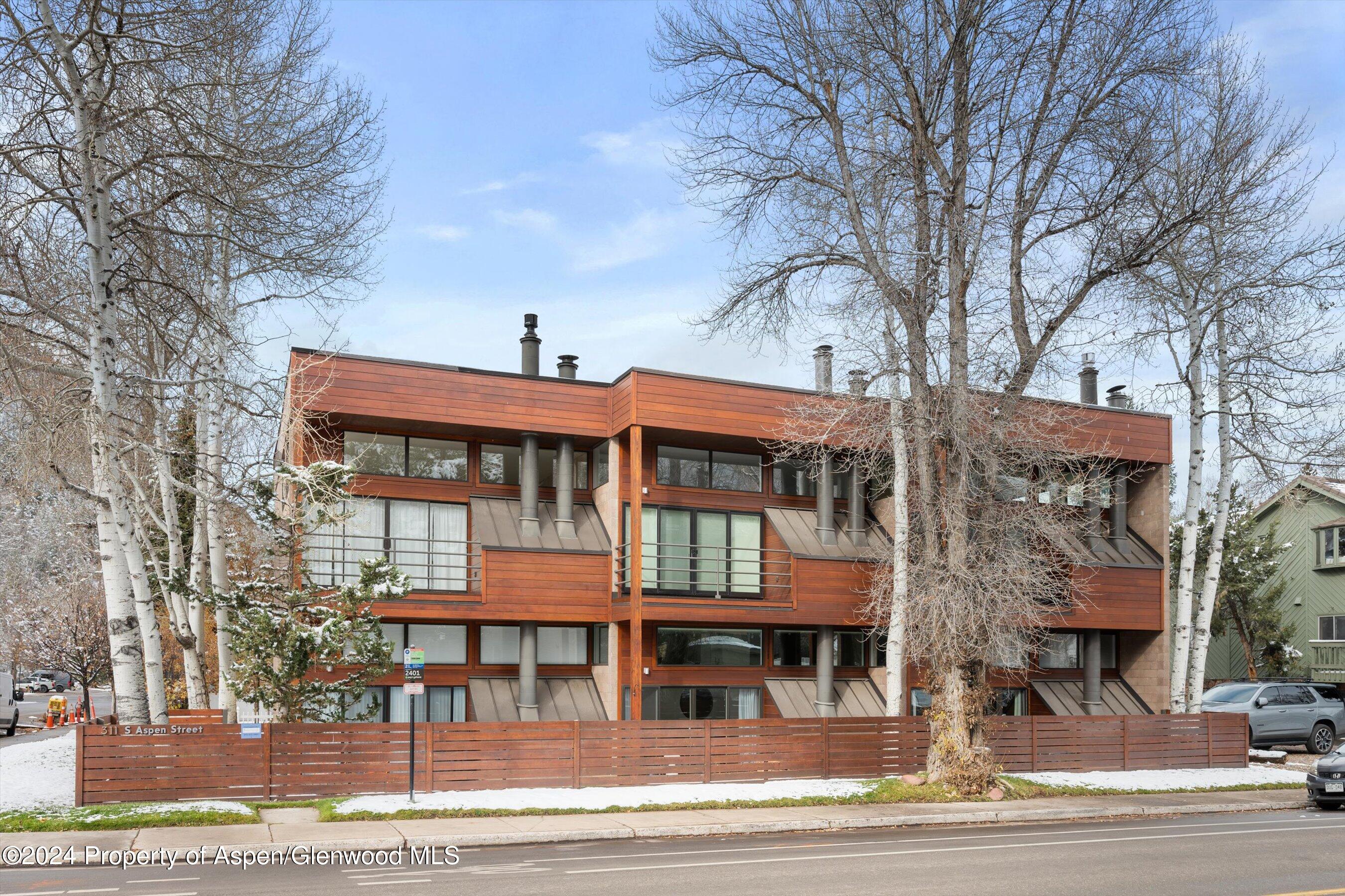 311 S Aspen Street Unit: 2