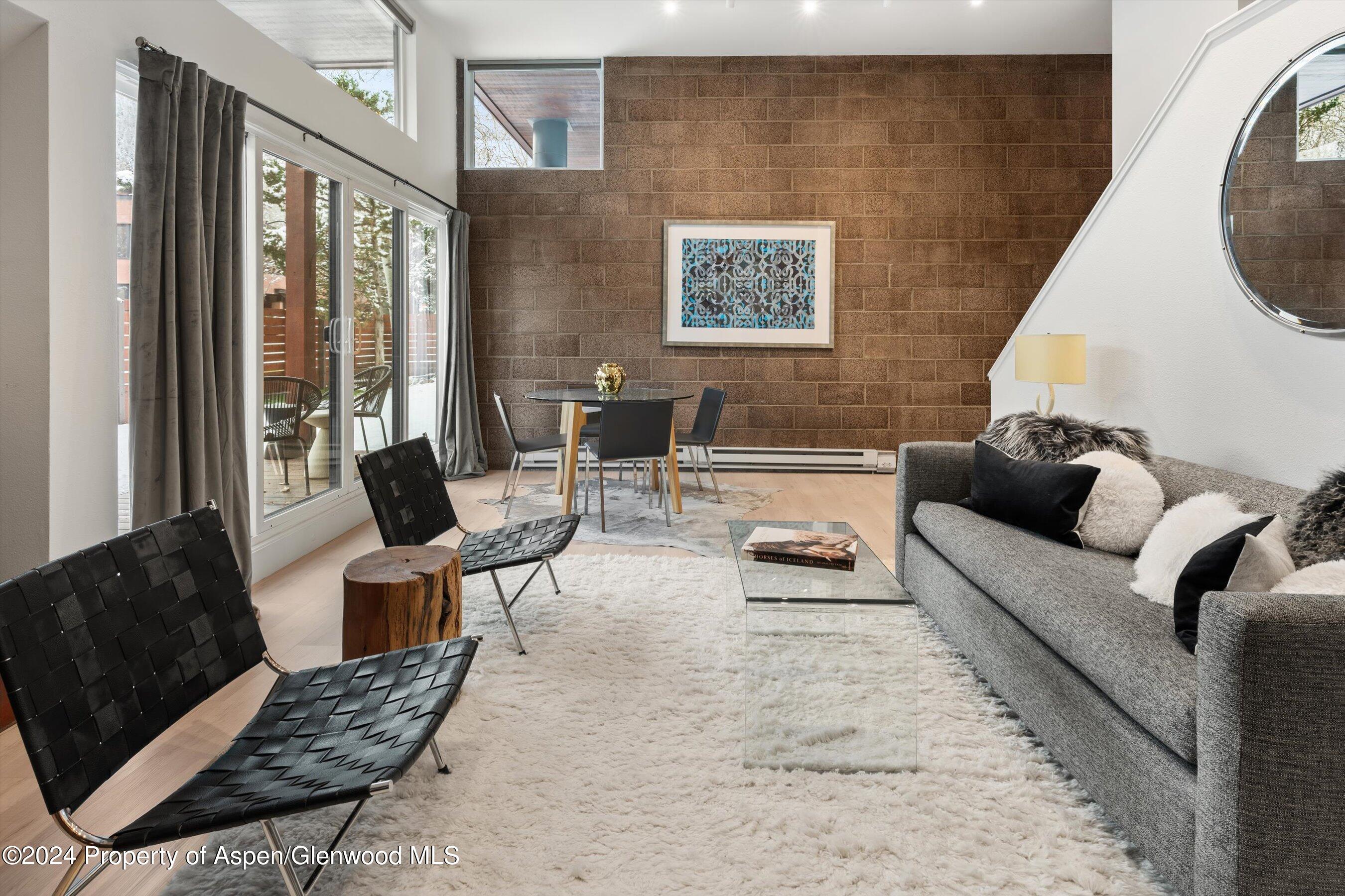 311 S Aspen Street Unit: 2