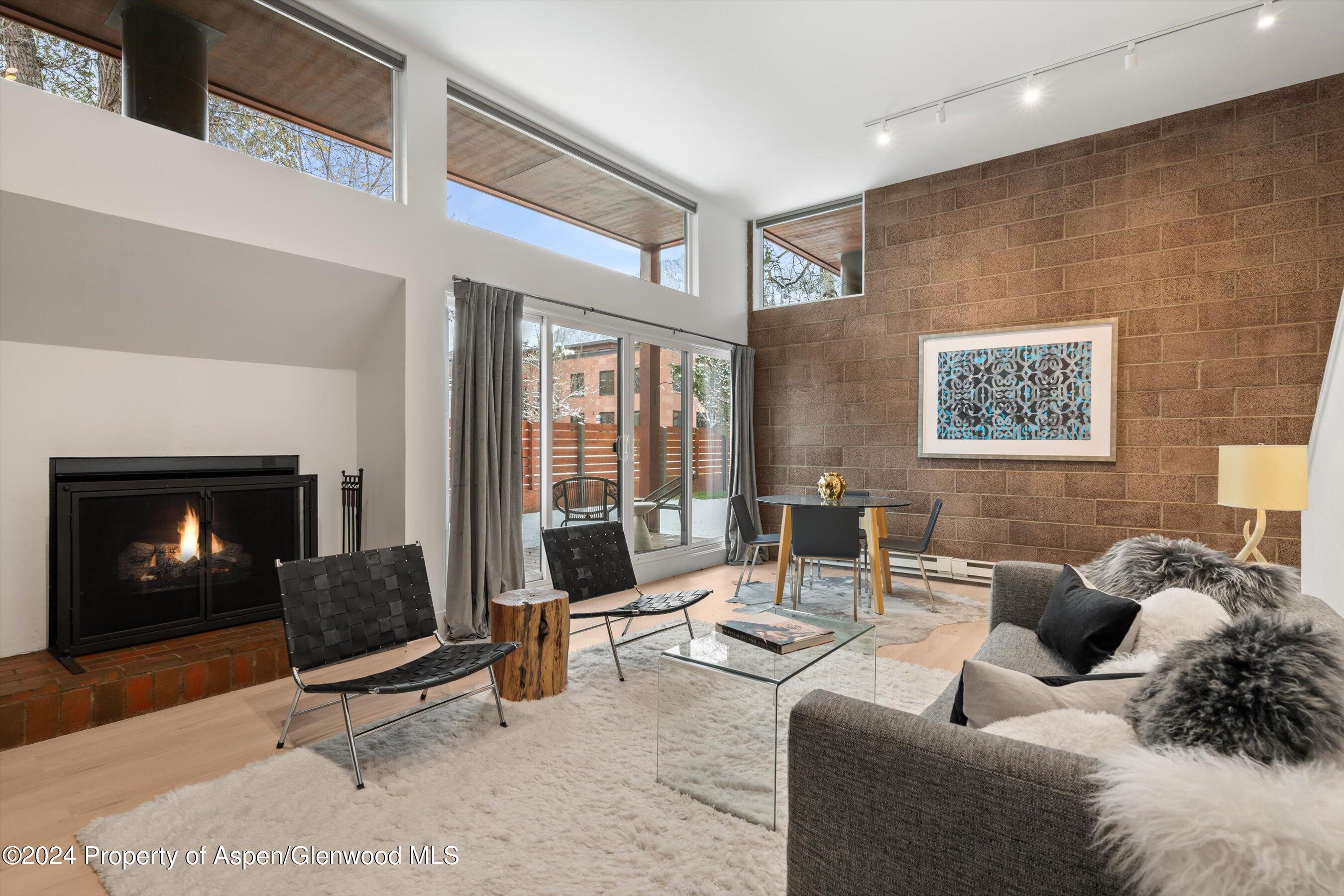 311 S Aspen Street Unit: 2