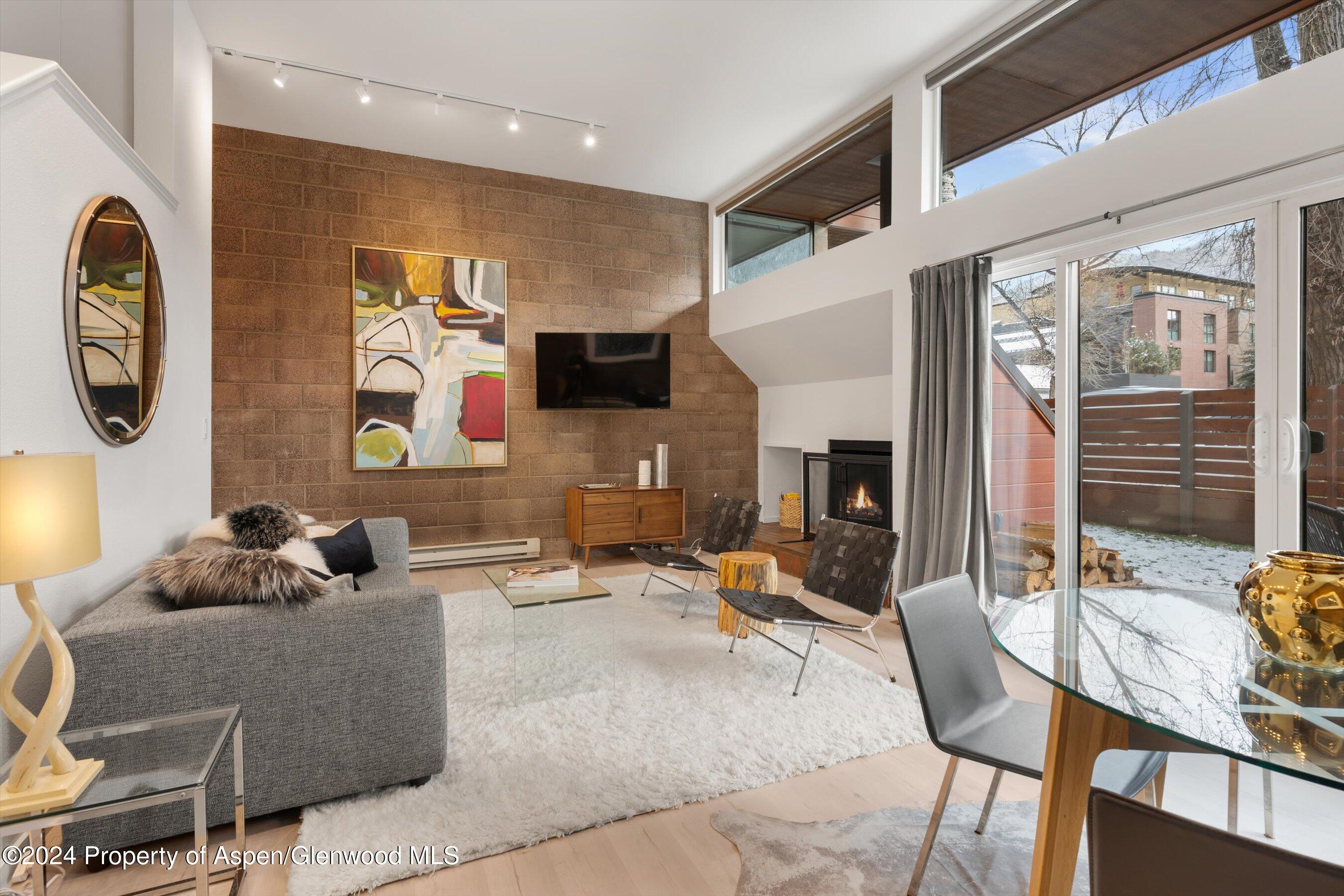 311 S Aspen Street Unit: 2