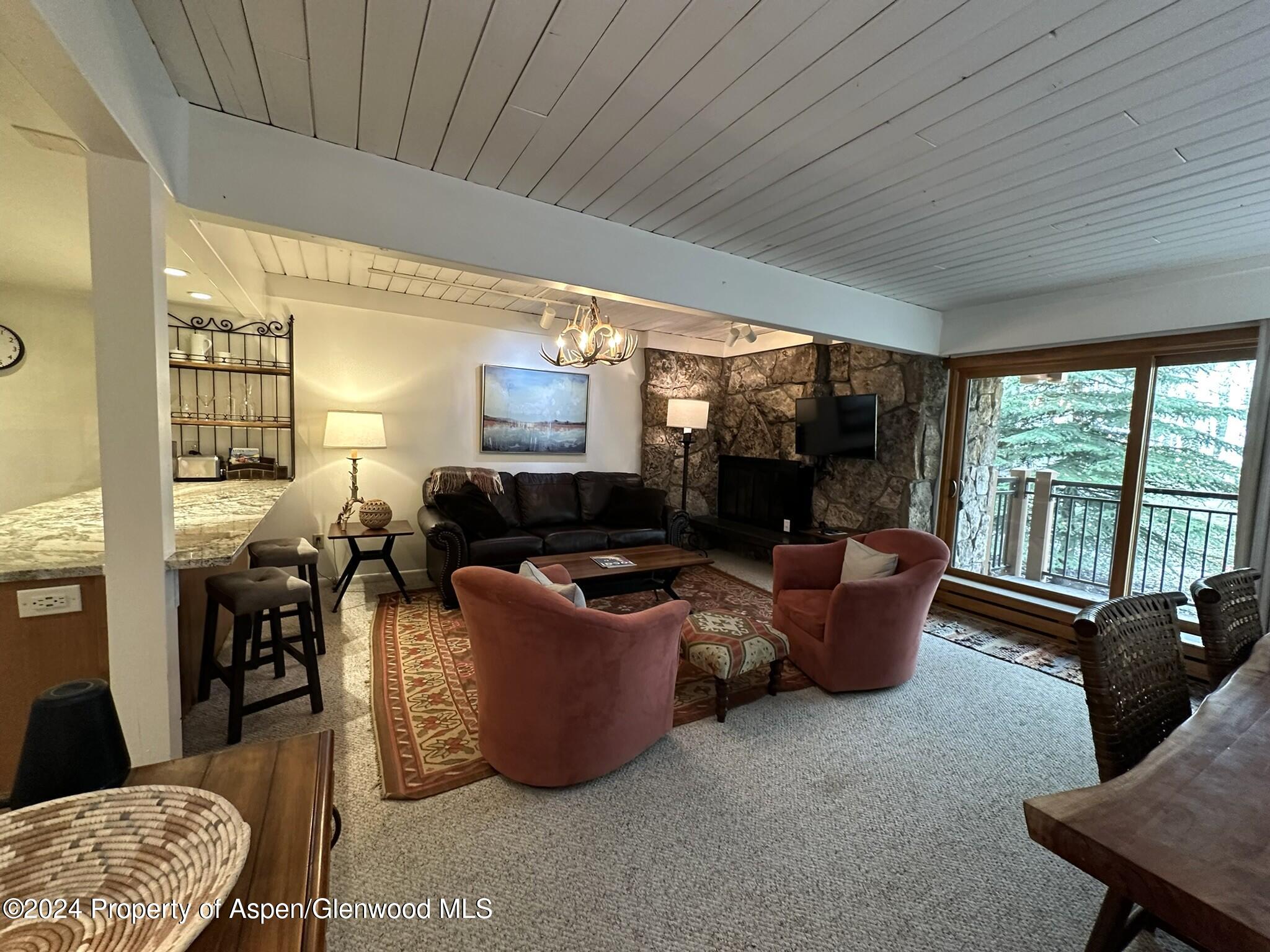 30 Anderson Lane, 713