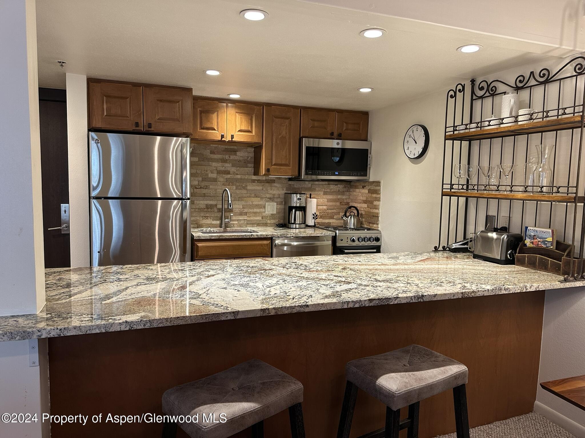 30 Anderson Lane, 713