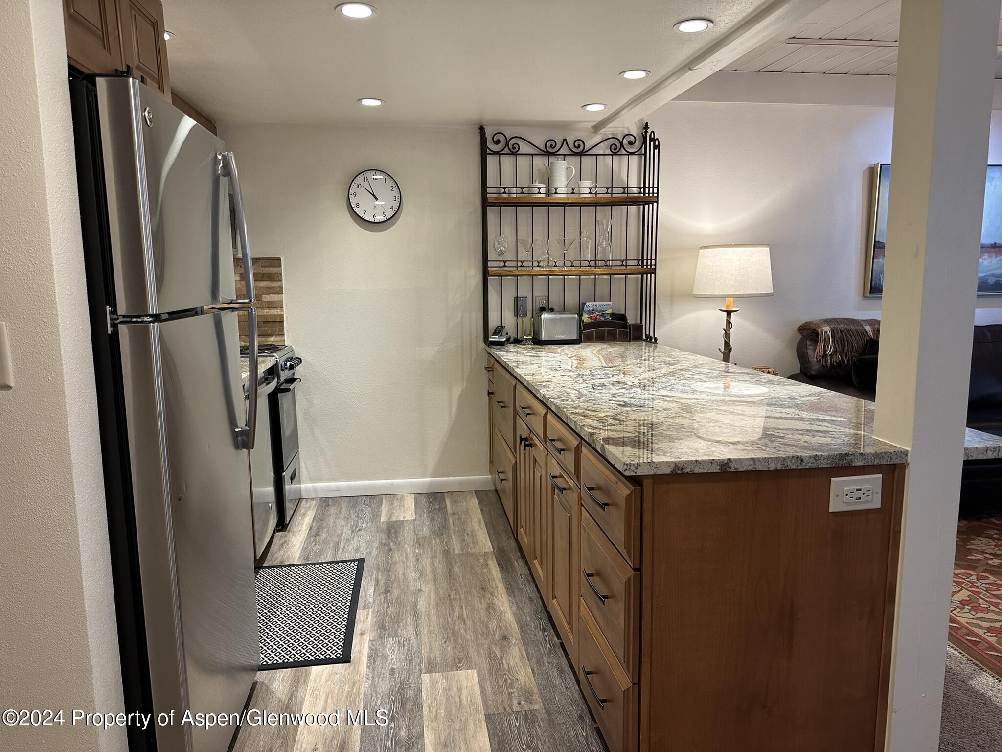 30 Anderson Lane, 713