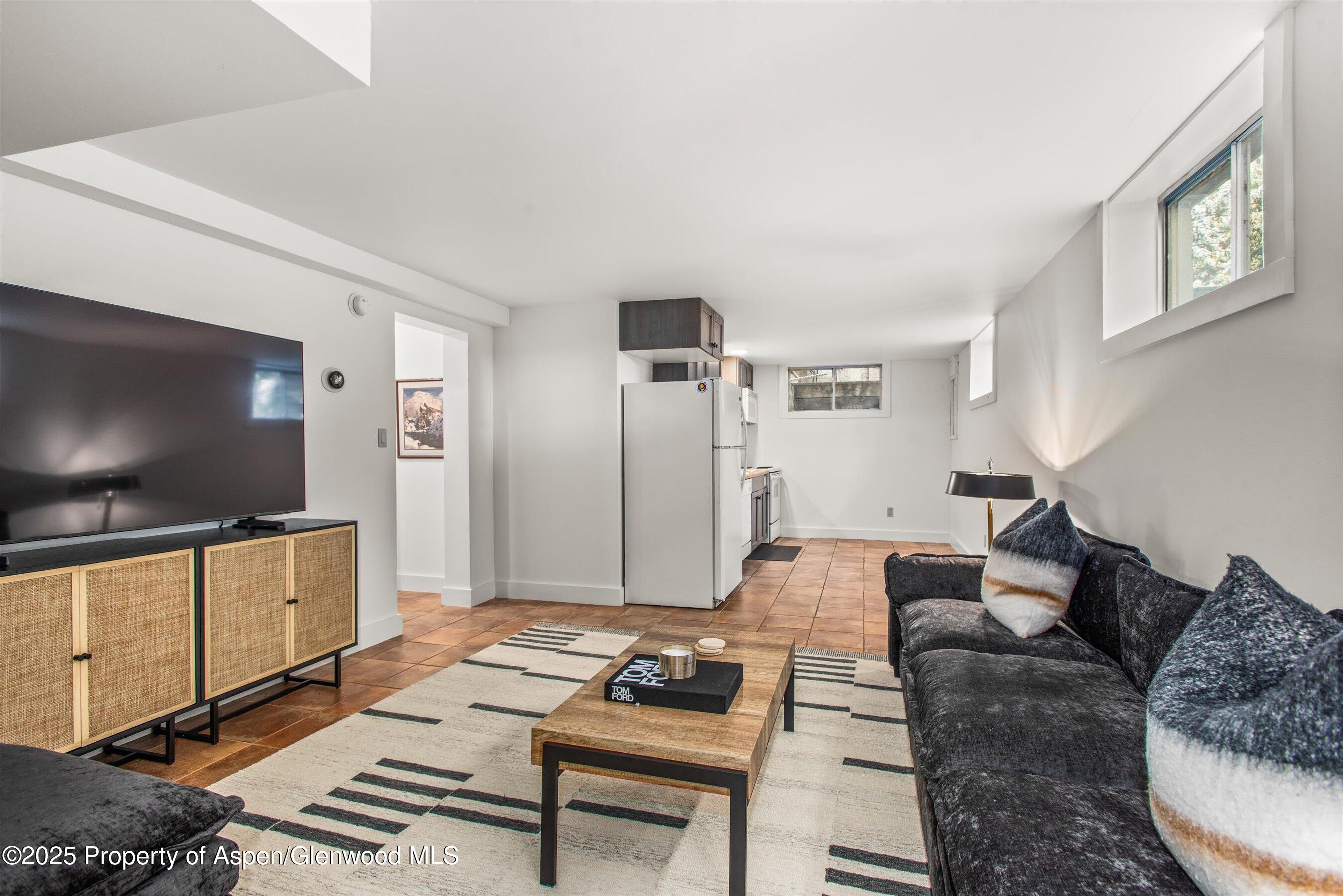 406 W Smuggler Street