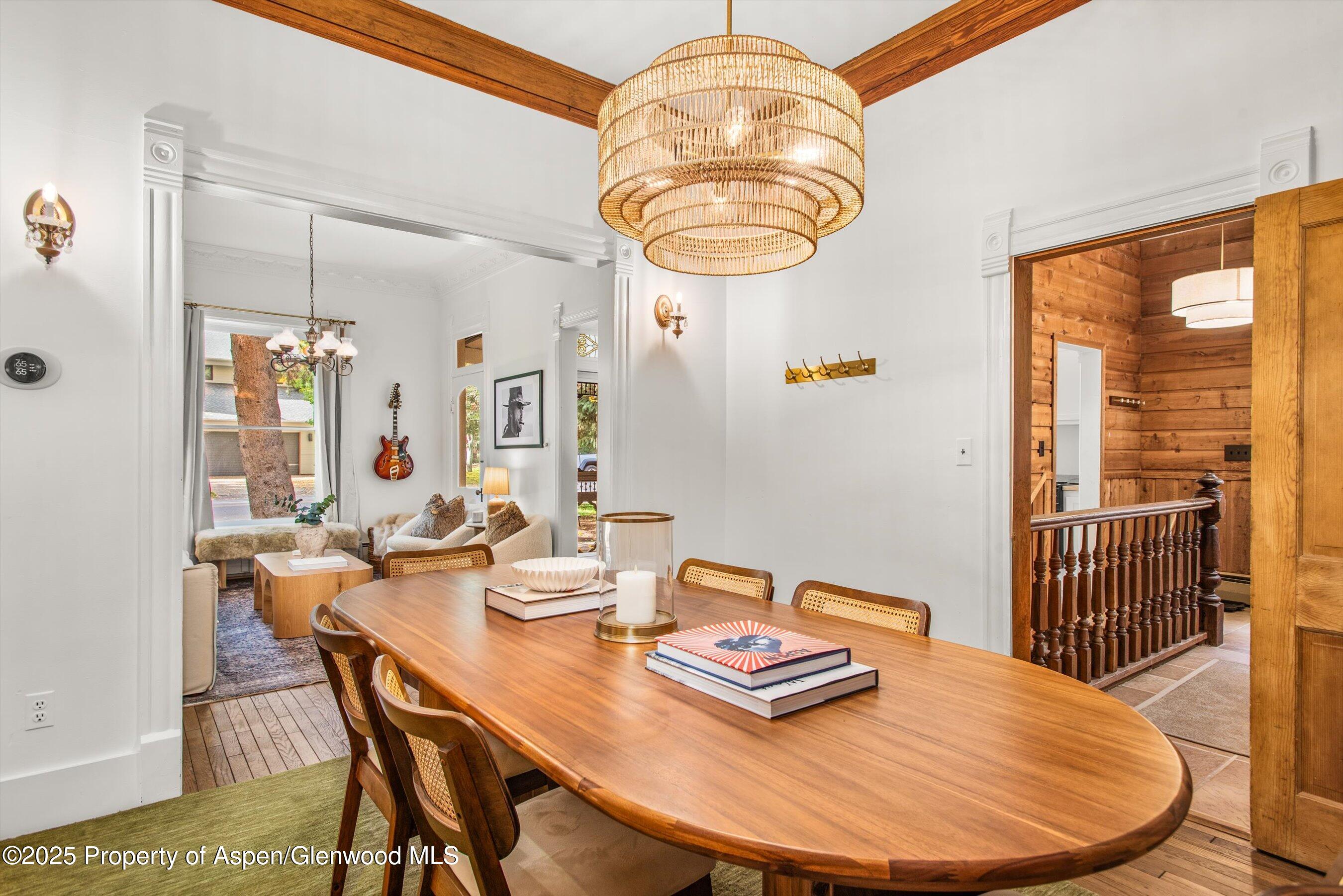 406 W Smuggler Street