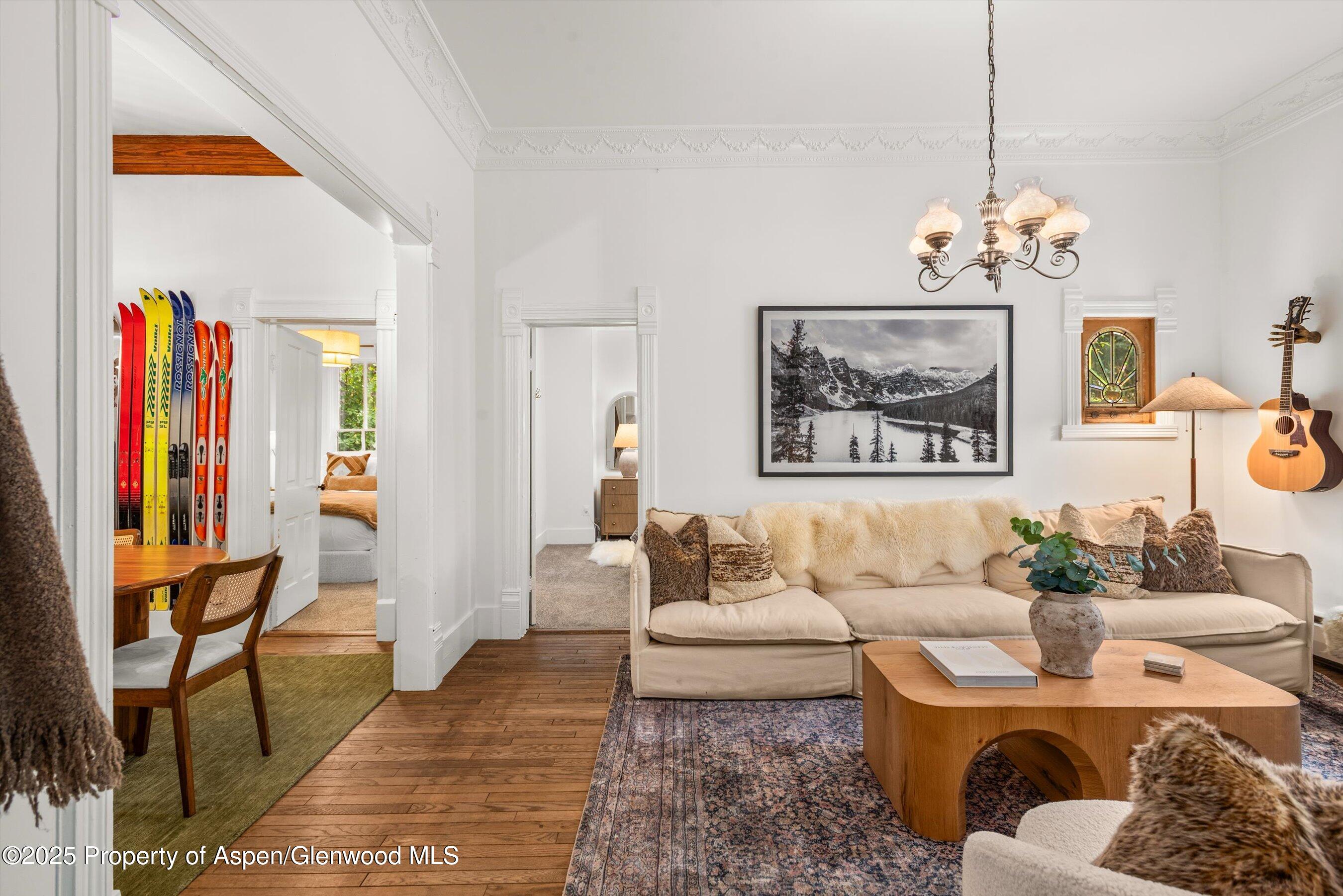 406 W Smuggler Street