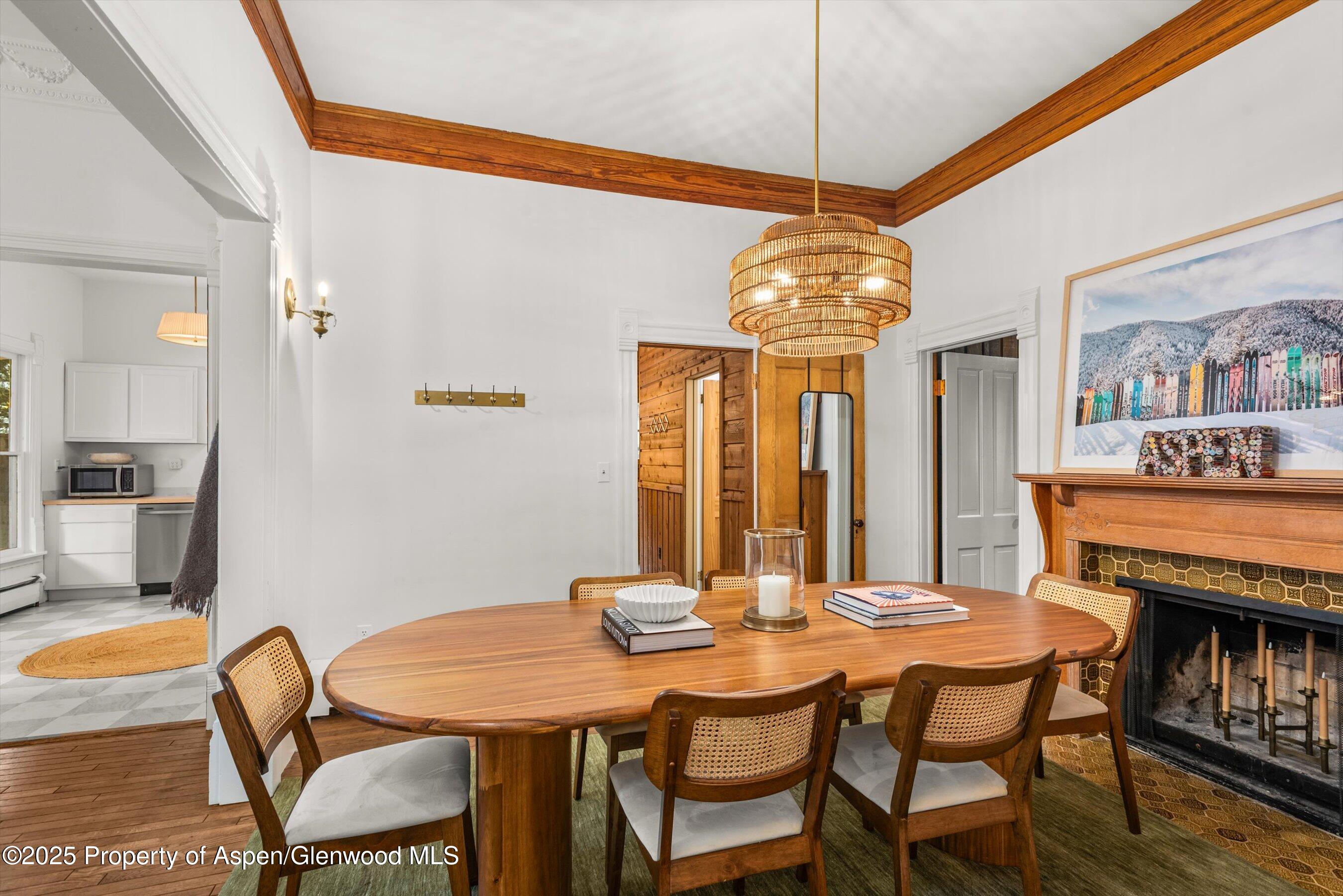 406 W Smuggler Street