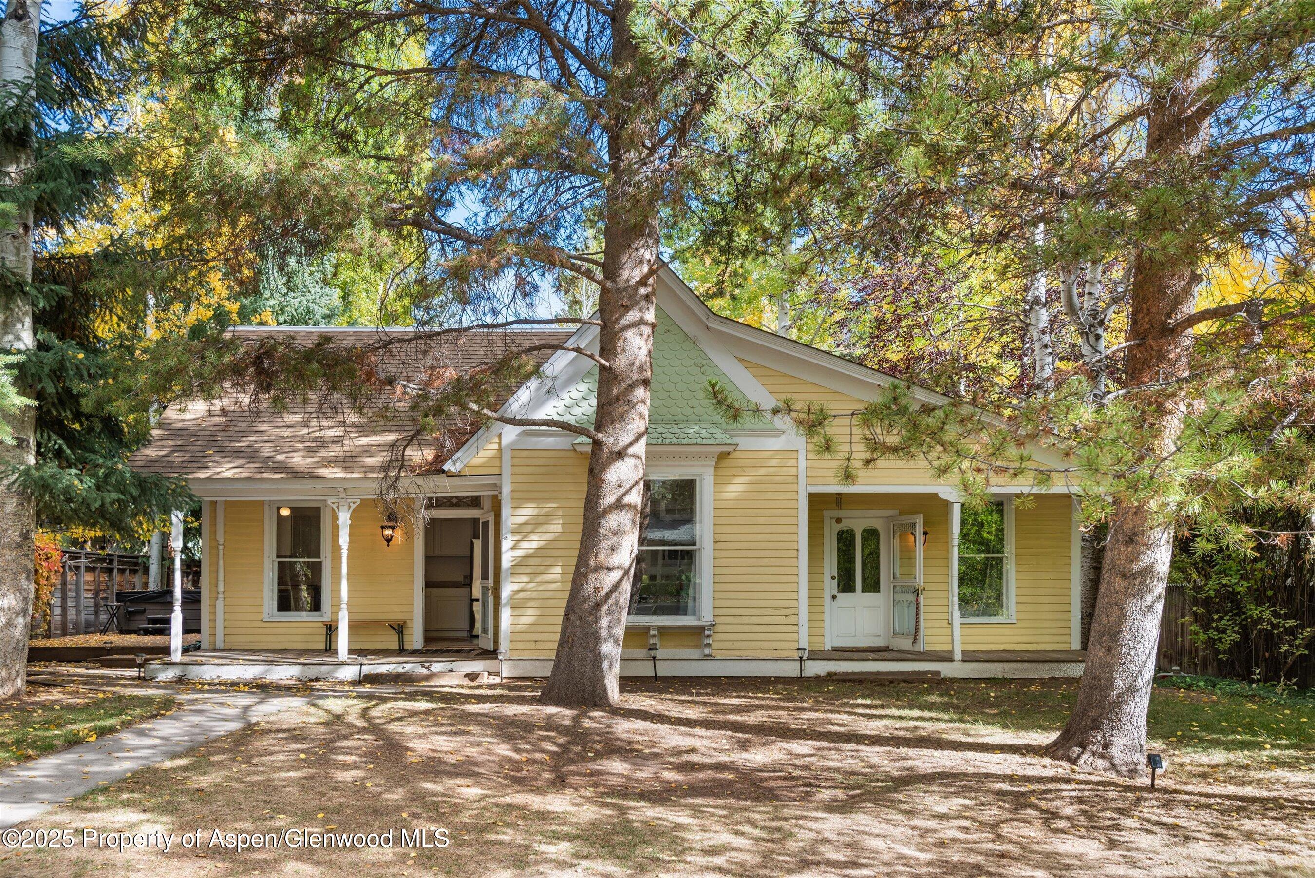 406 W Smuggler Street