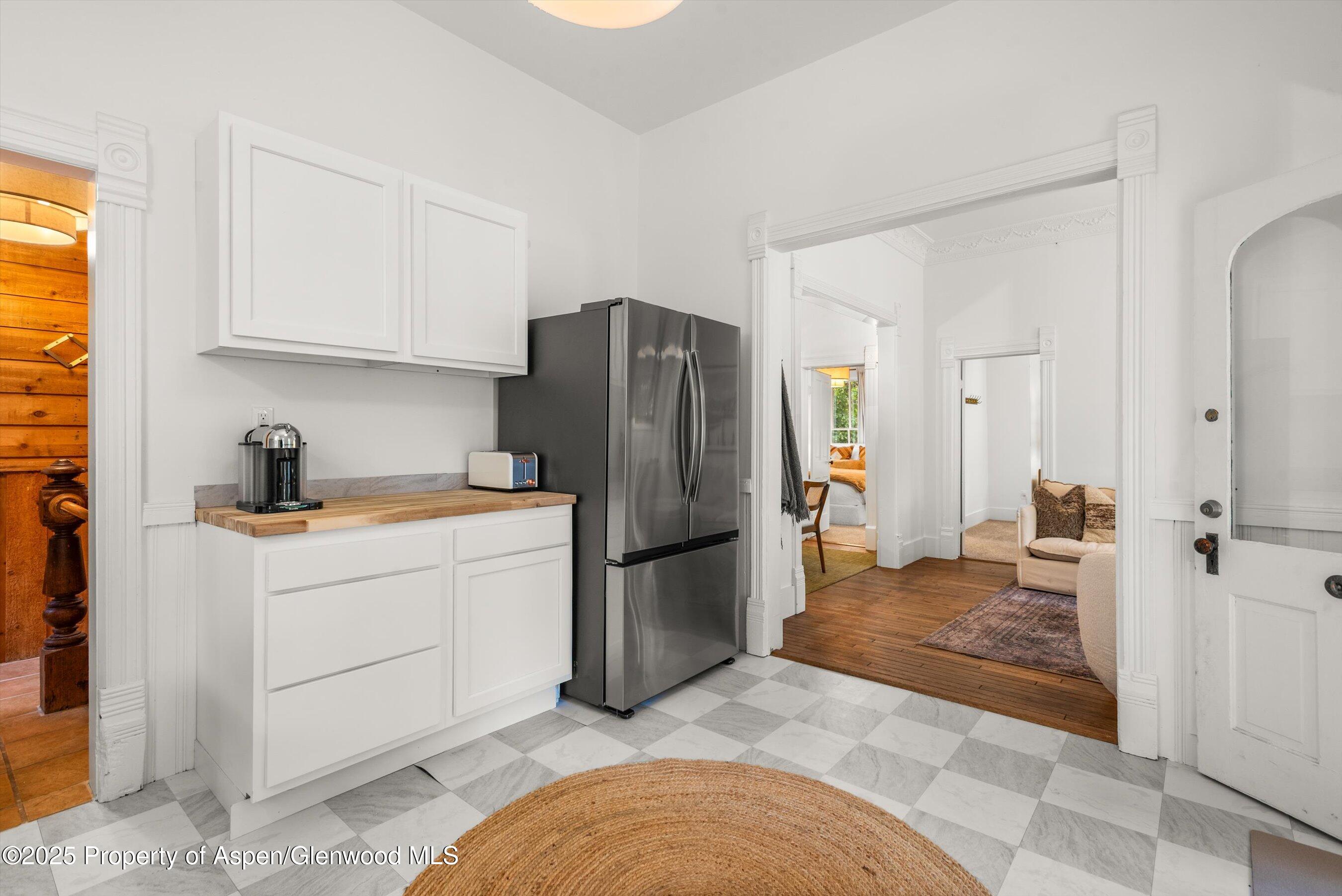 406 W Smuggler Street