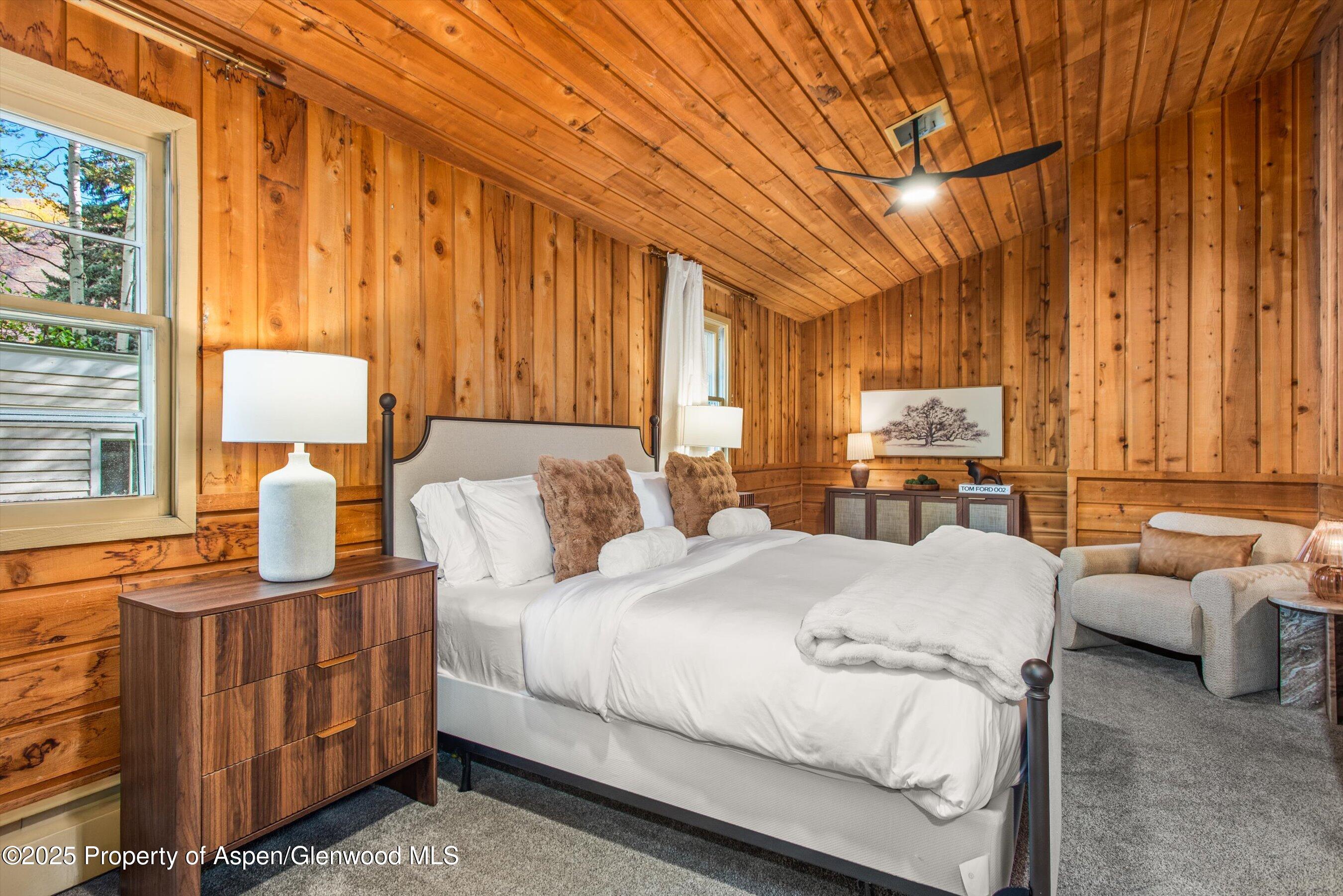 406 W Smuggler Street