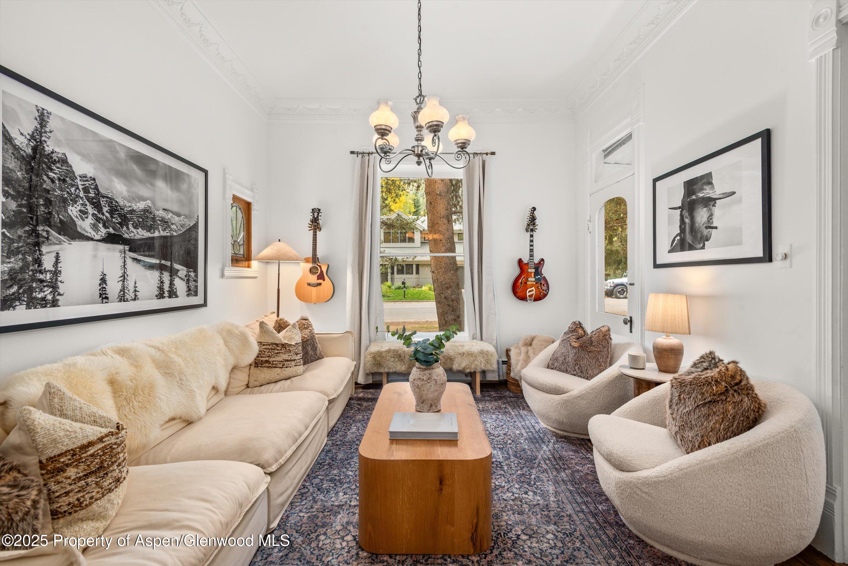 406 W Smuggler Street