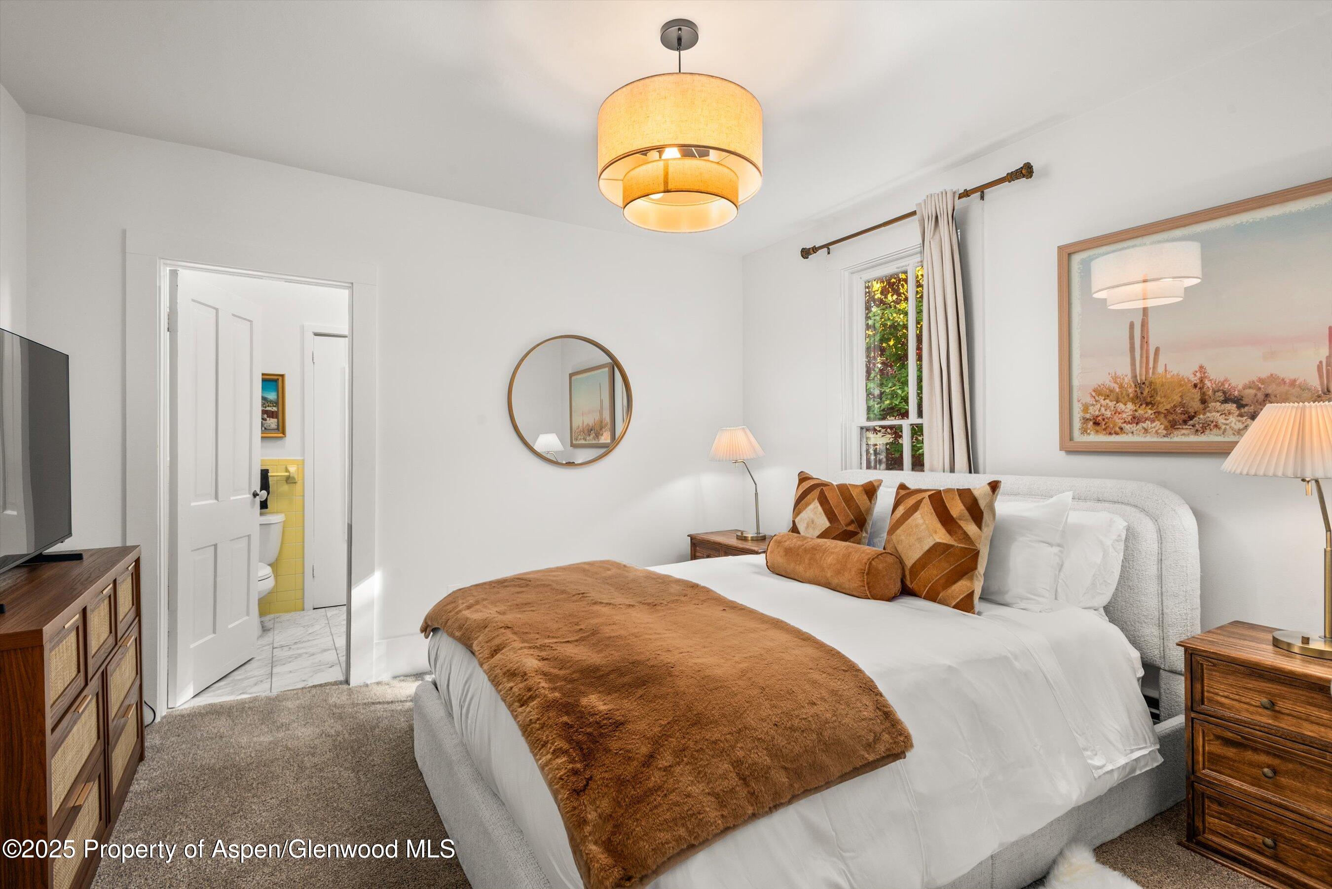 406 W Smuggler Street