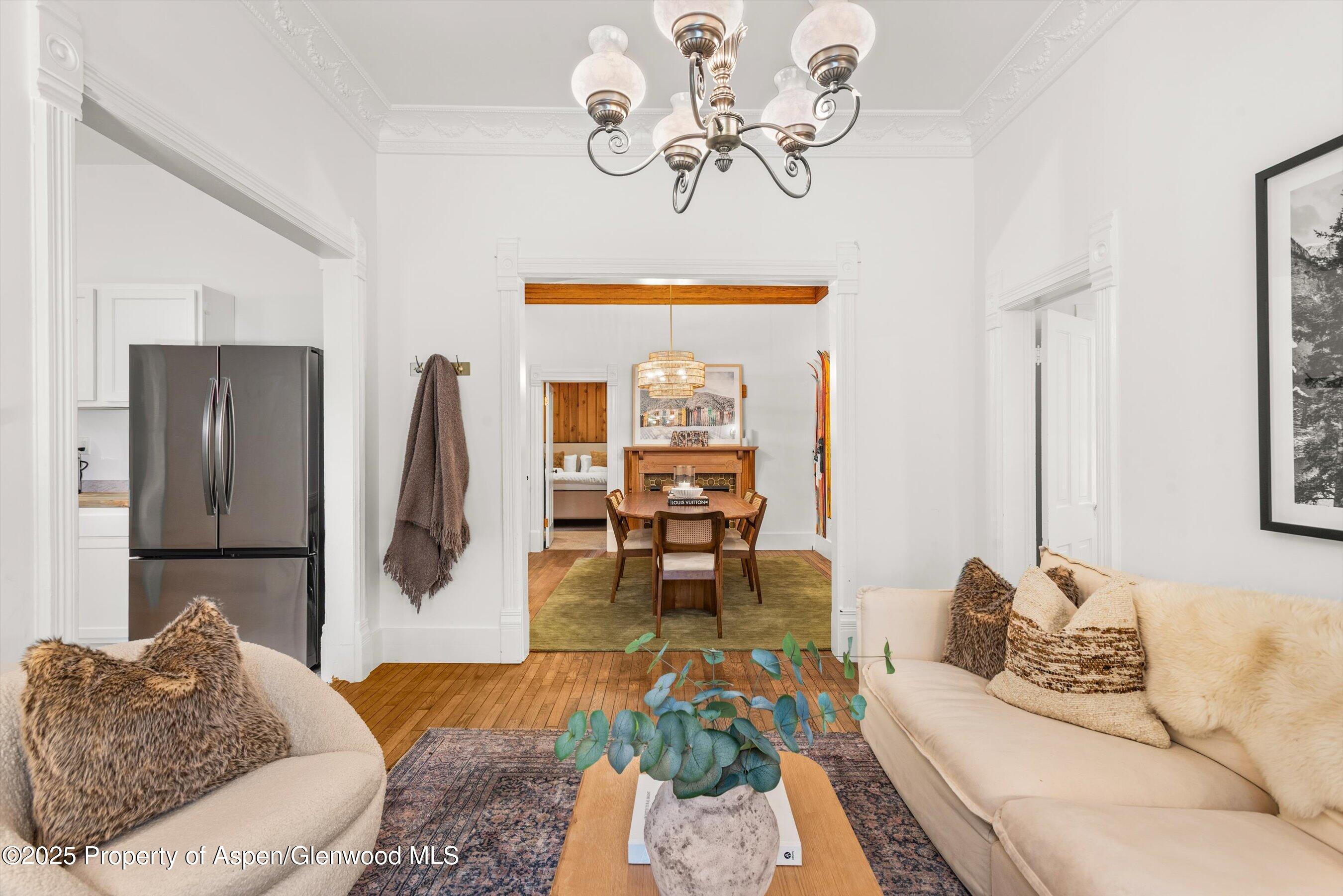 406 W Smuggler Street