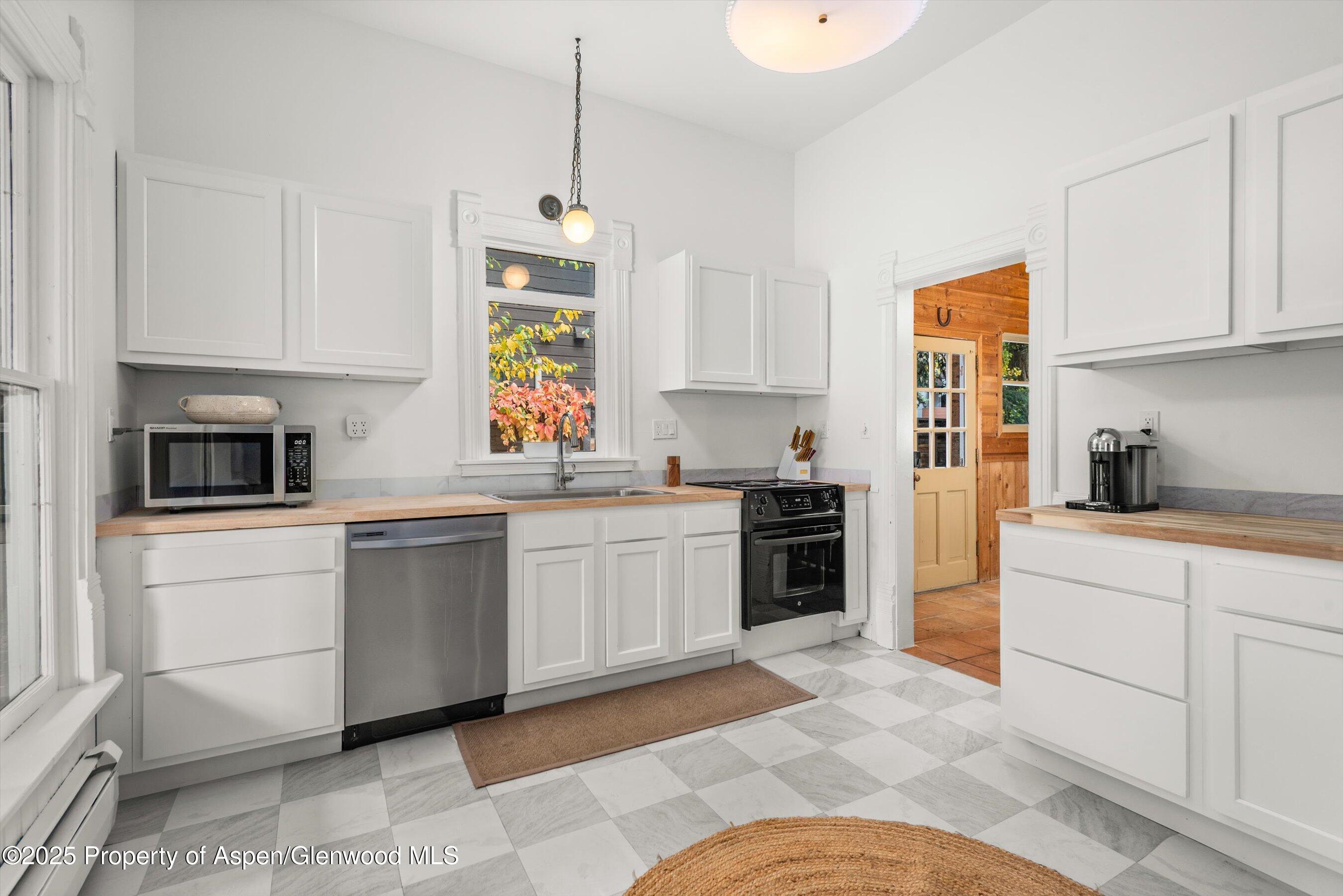 406 W Smuggler Street