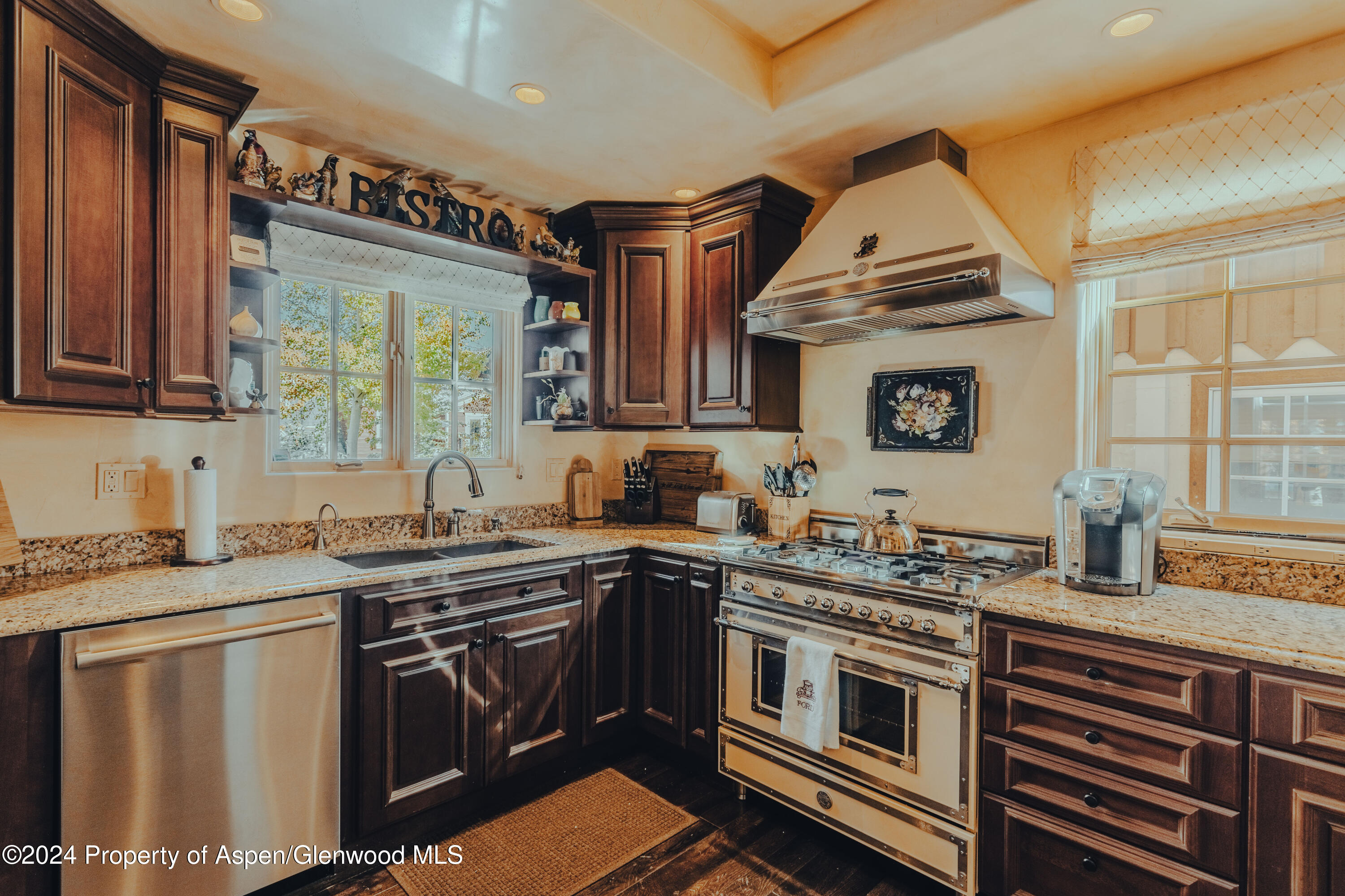 710 S Mill Street, 6 & 7