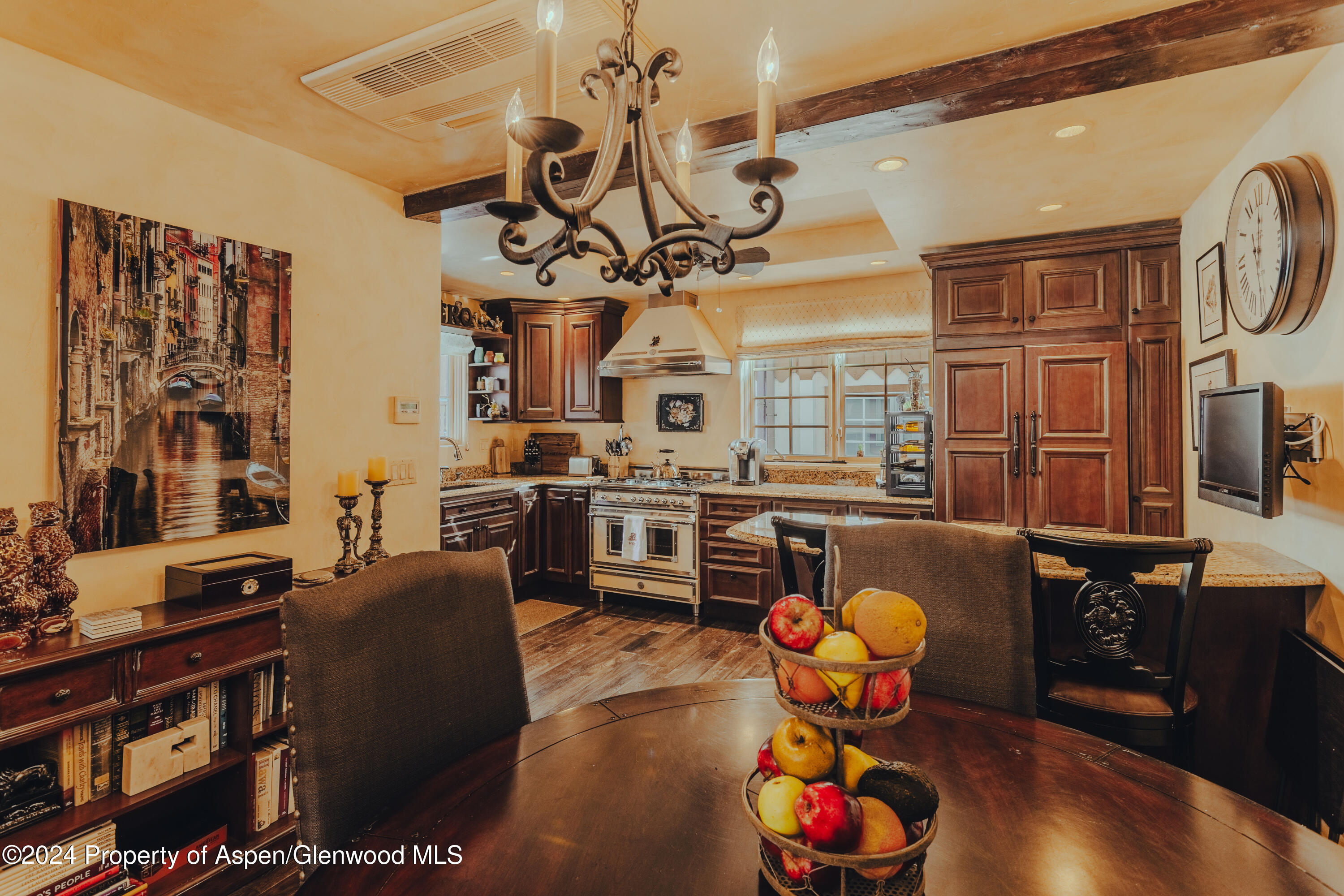 710 S Mill Street, 6 & 7