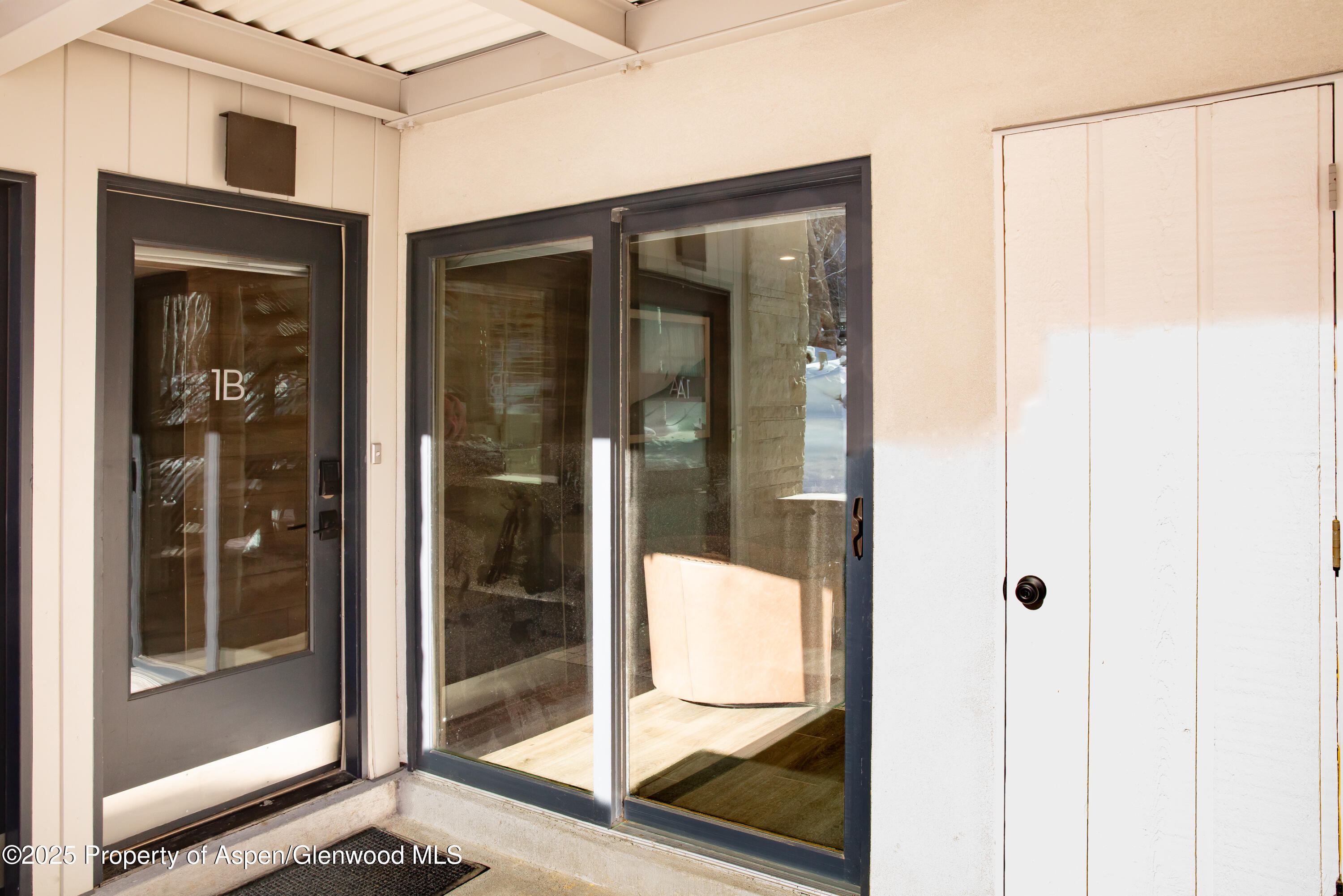 100 E Dean Street, 1B