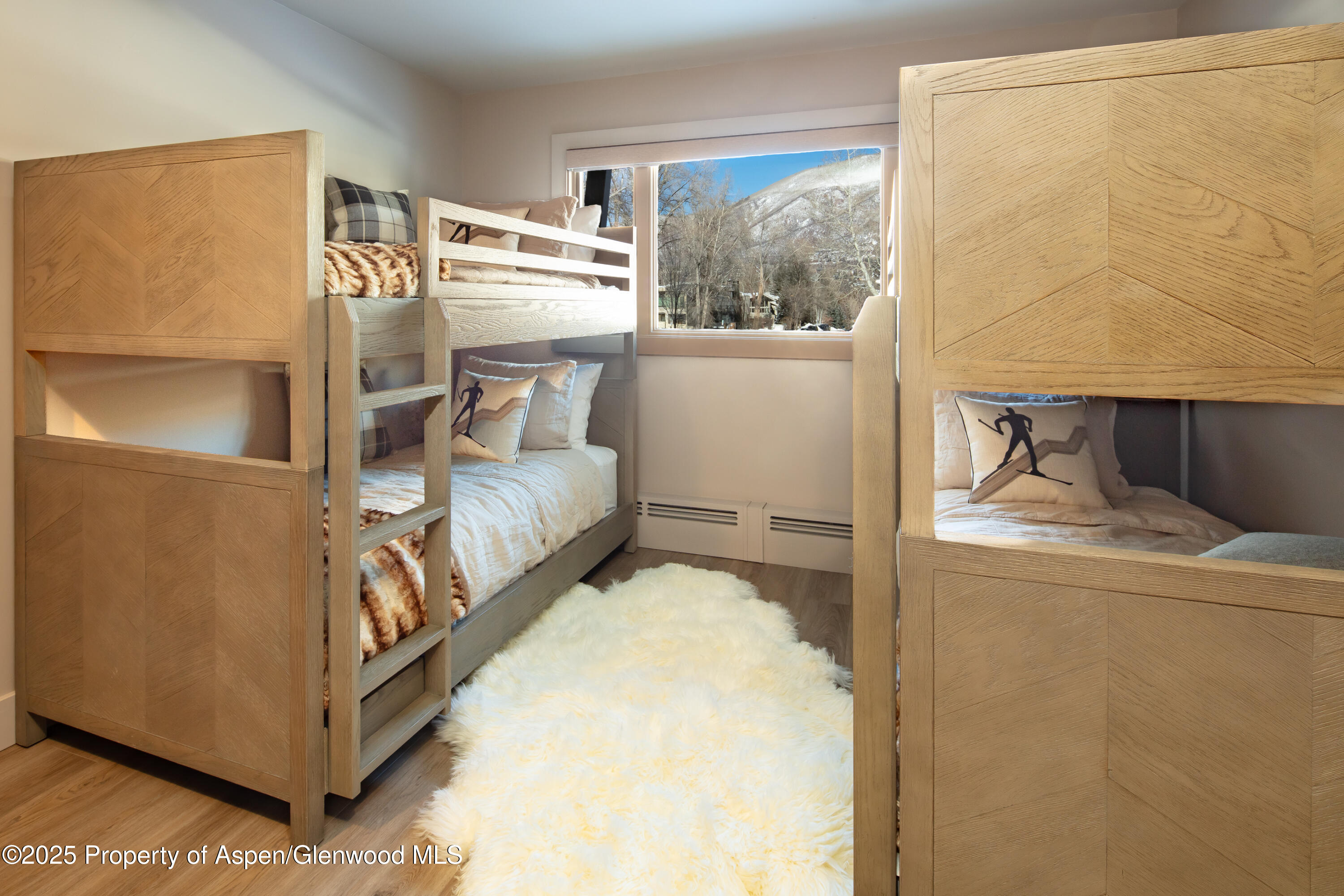 100 E Dean Street, 1B