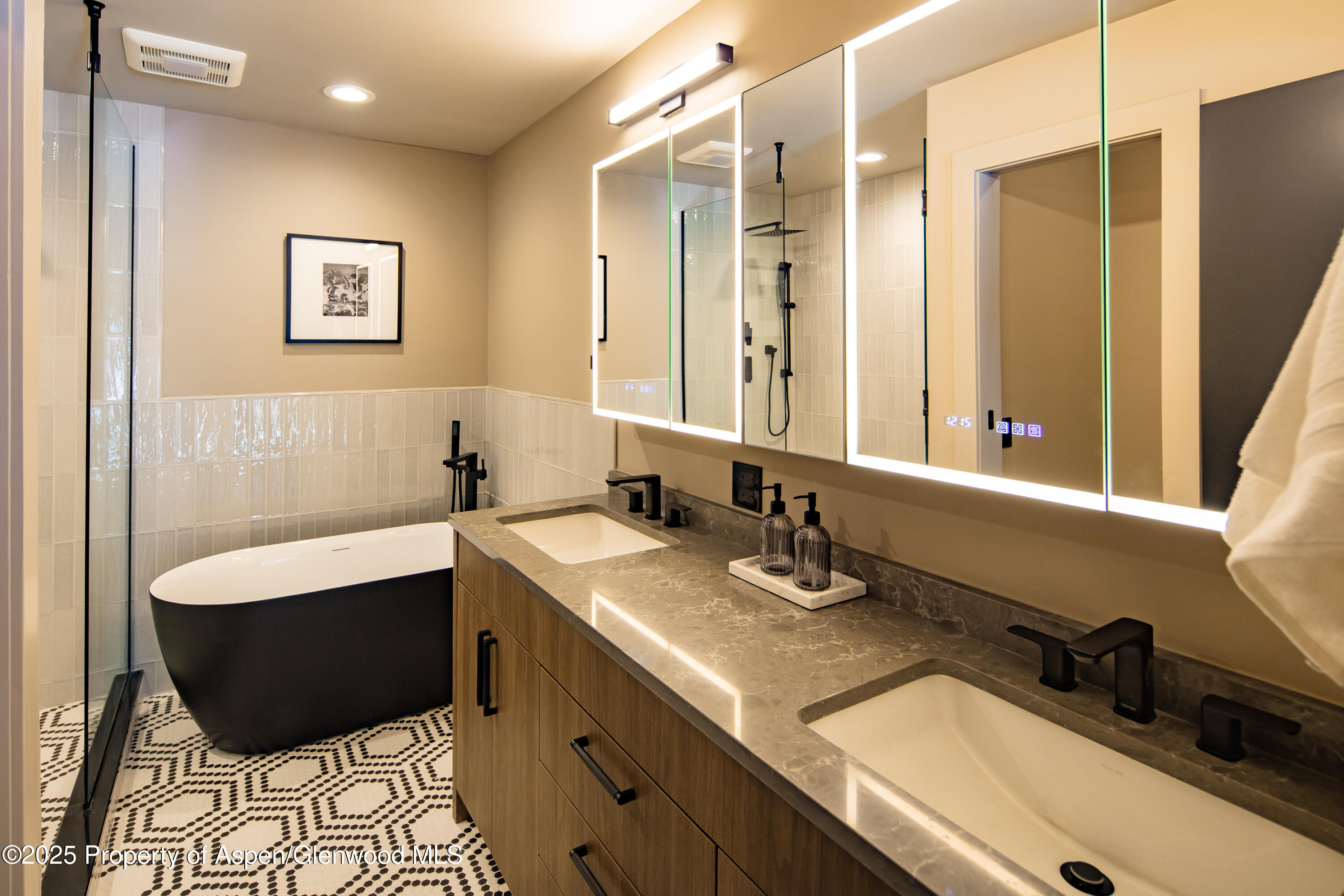 100 E Dean Street, 1B