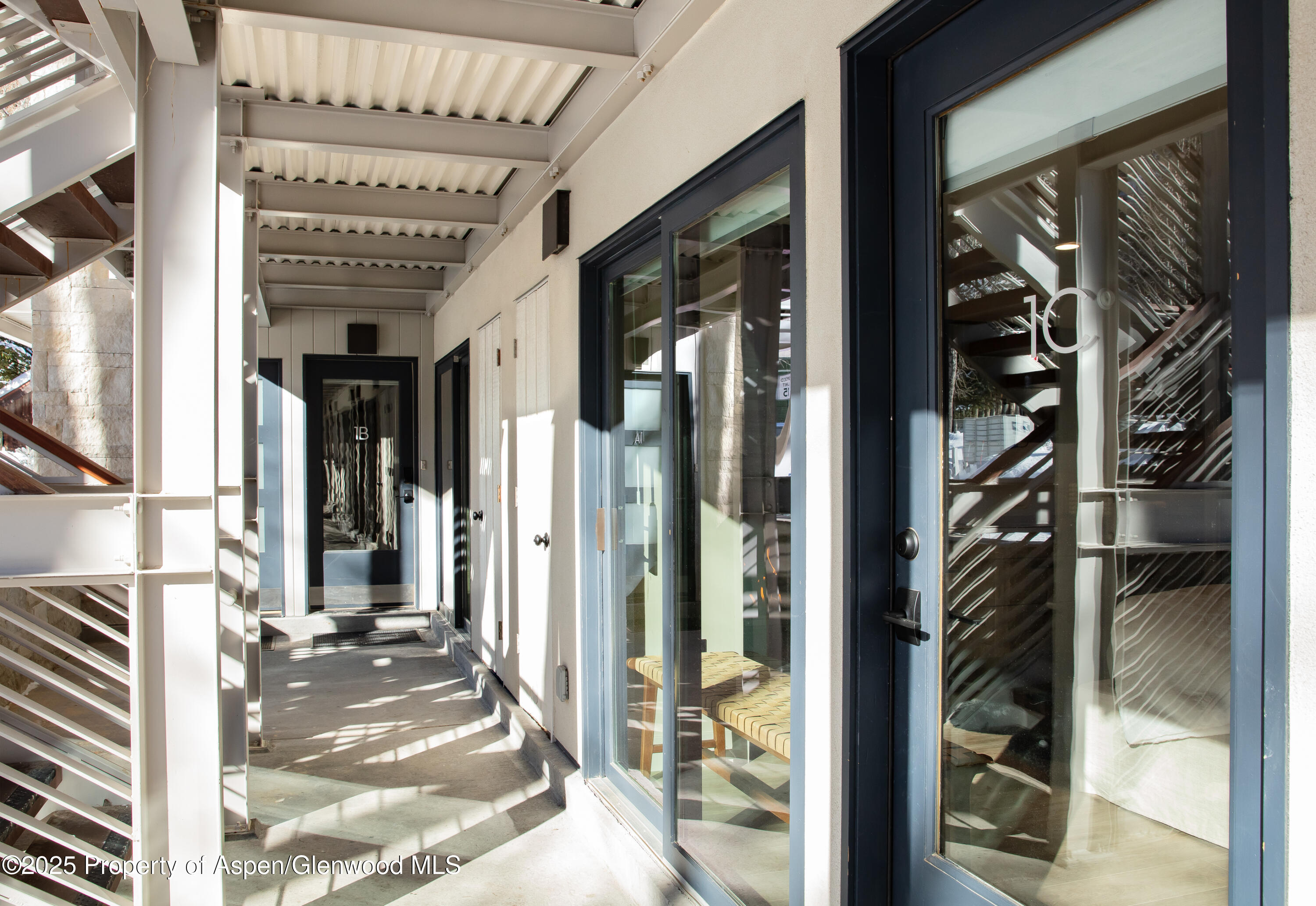 100 E Dean Street, 1B