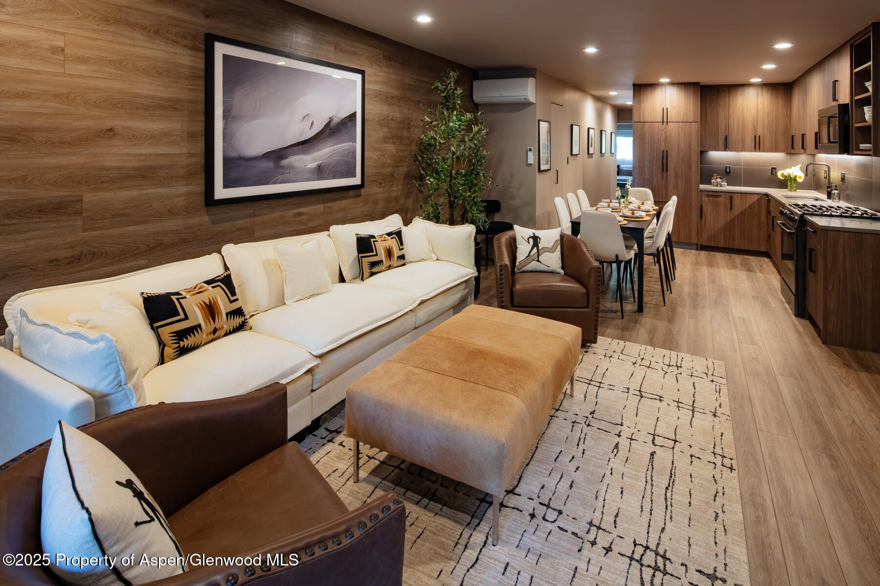 100 E Dean Street, 1B