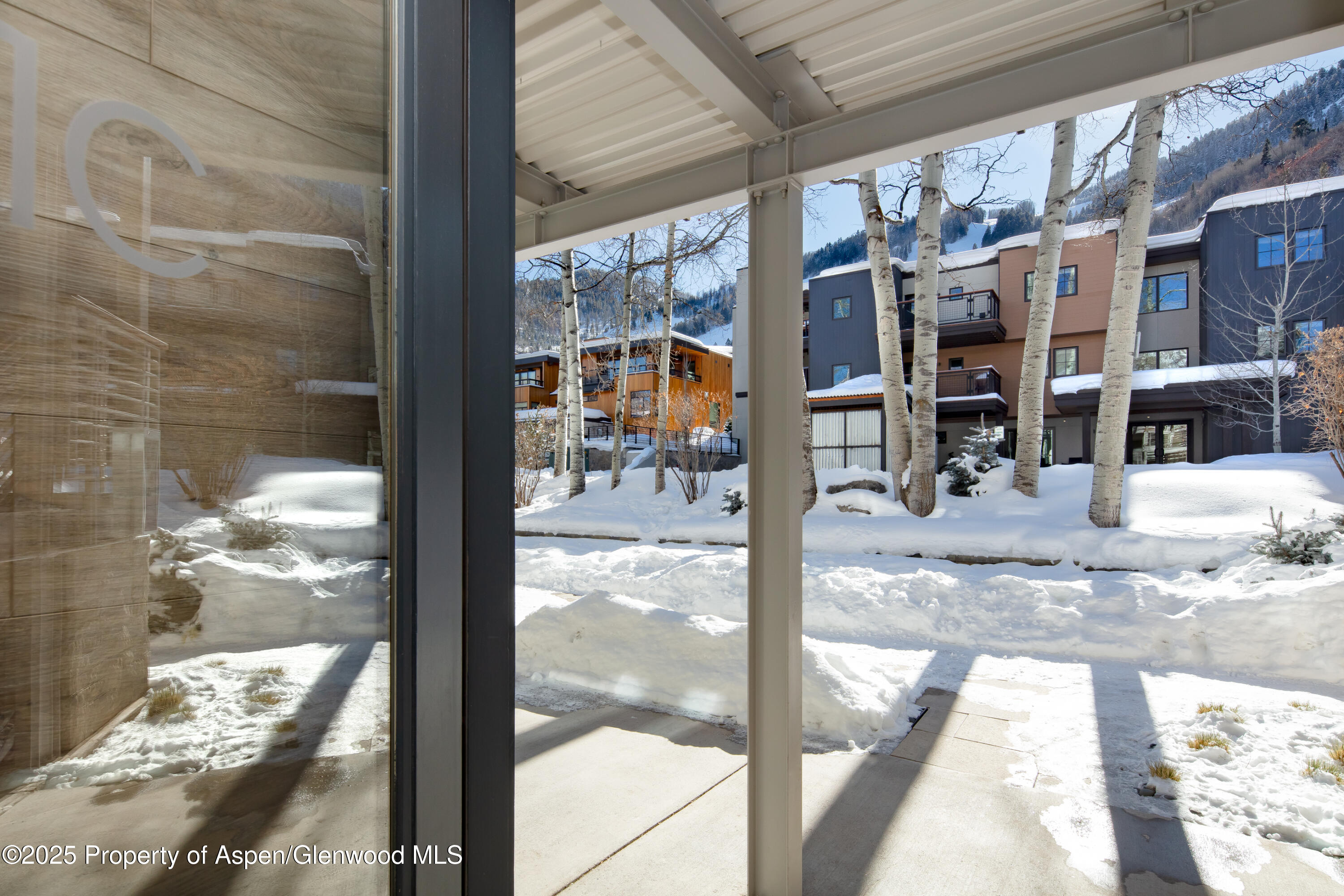 100 E Dean Street, 1B