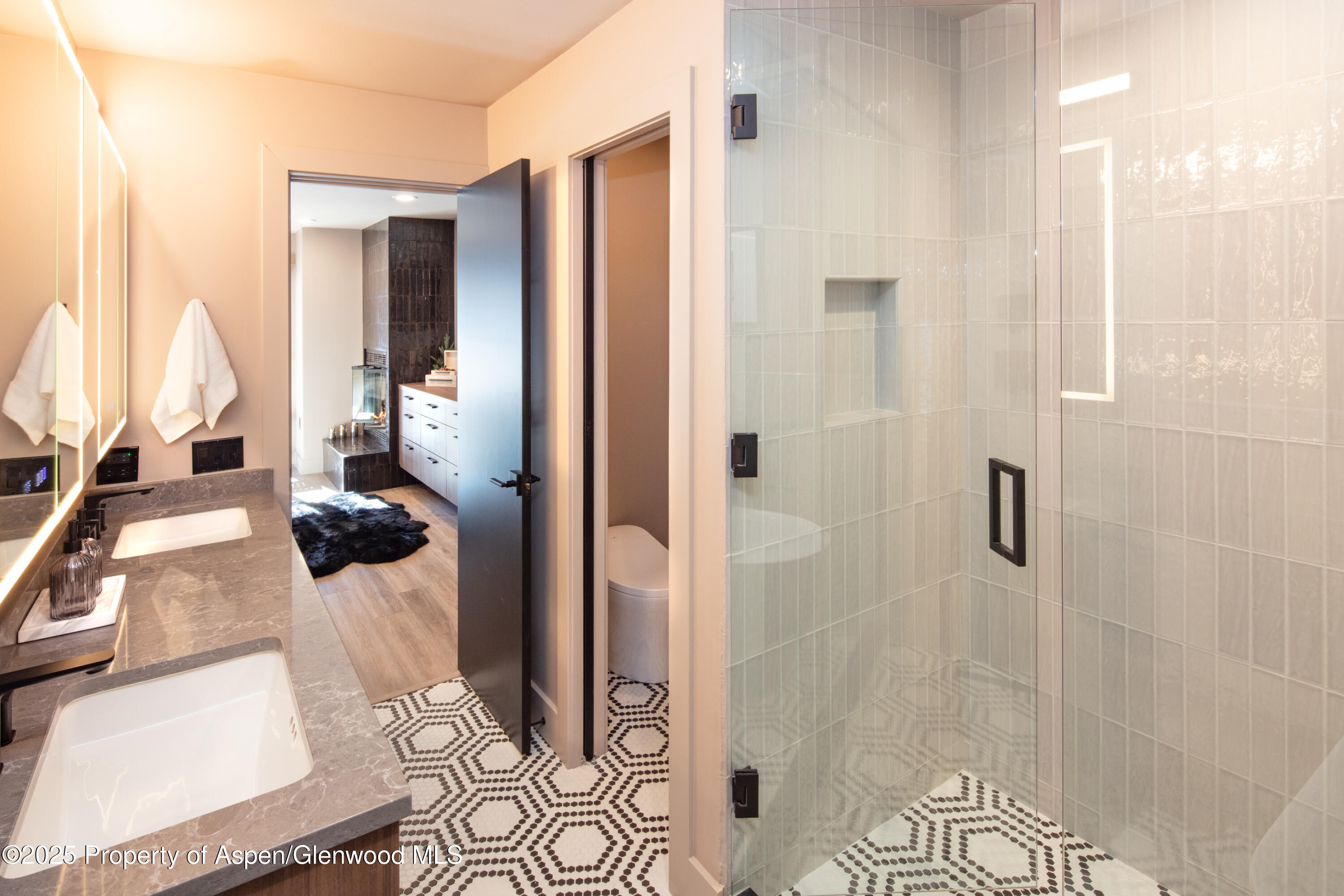 100 E Dean Street, 1B