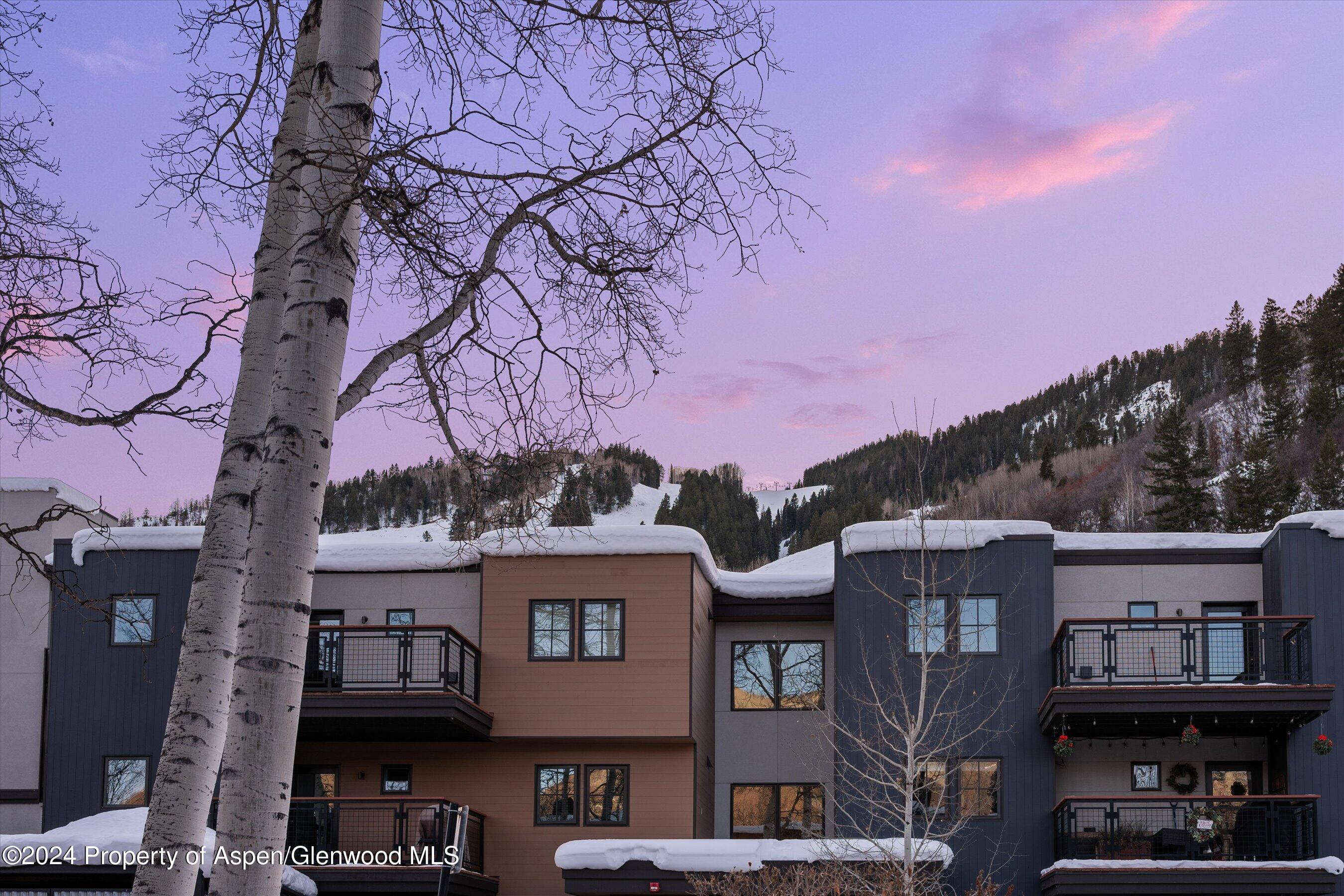 100 E Dean Street, 1B