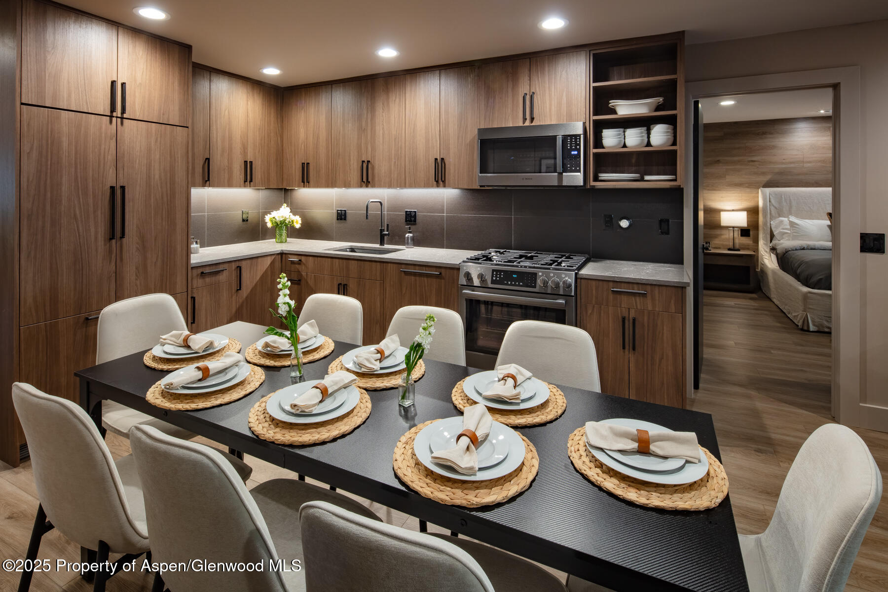 100 E Dean Street, 1B