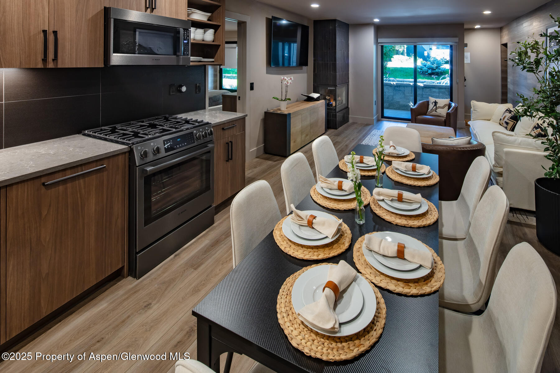 100 E Dean Street, 1B