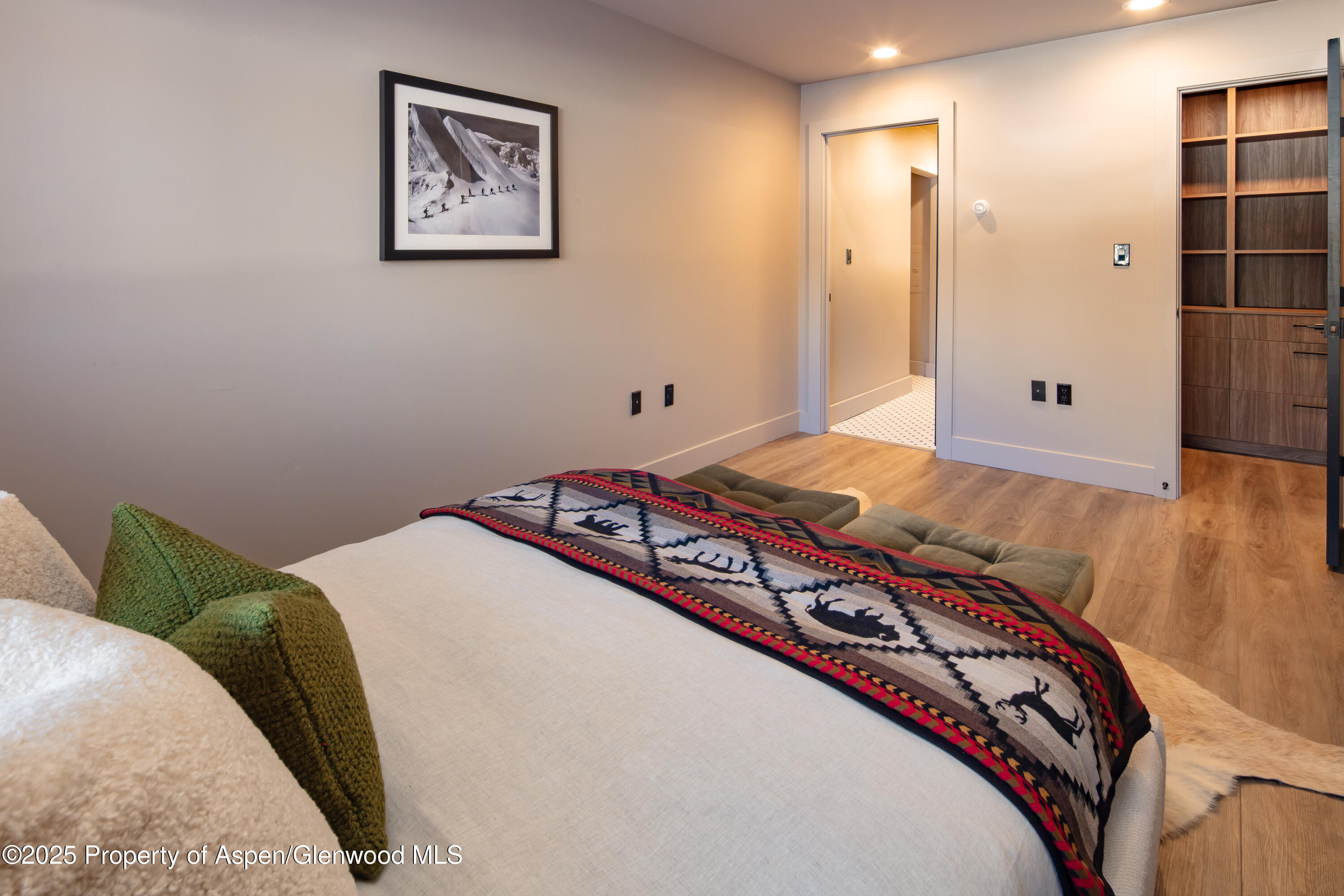 100 E Dean Street, 1B