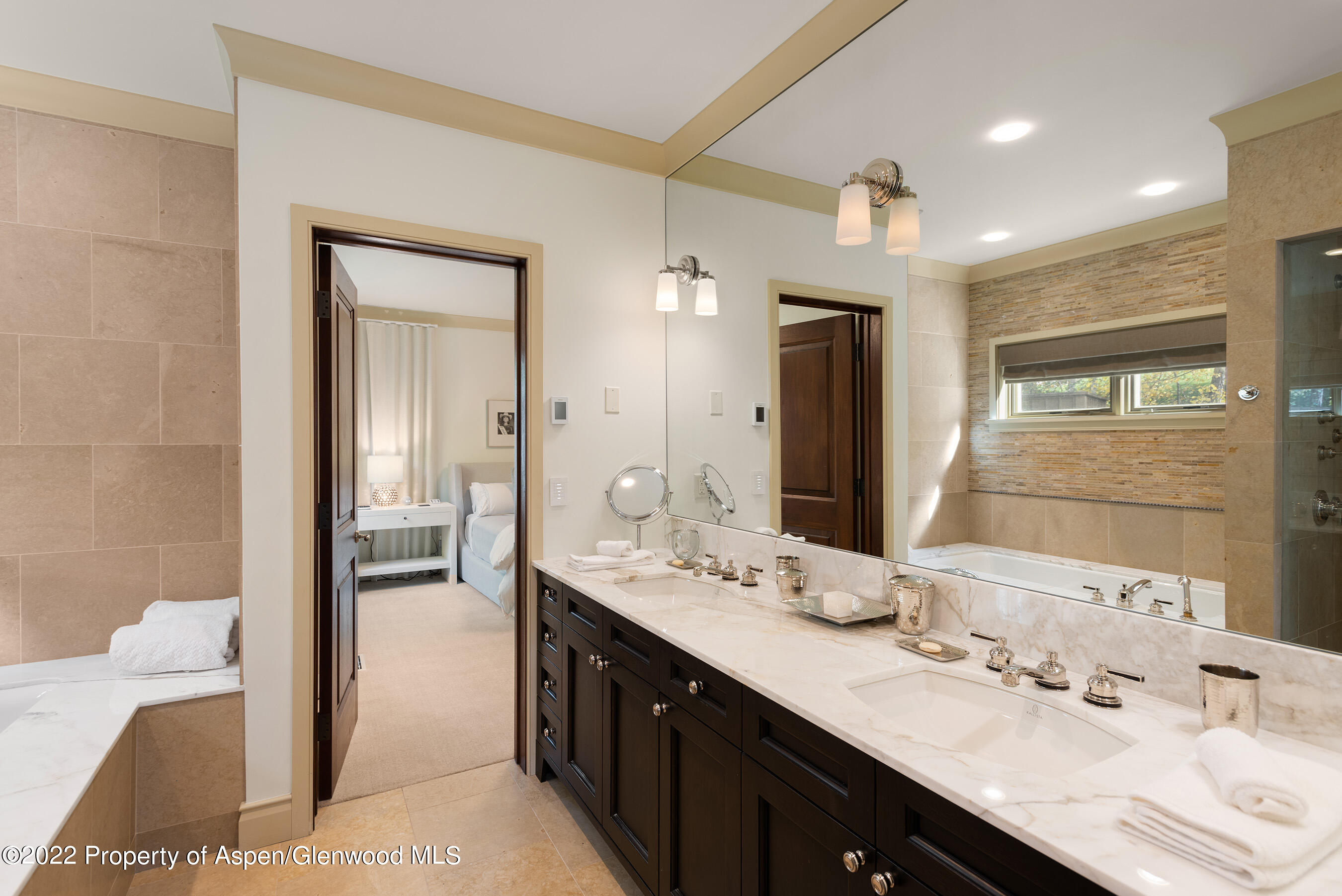 509 W Hopkins Avenue