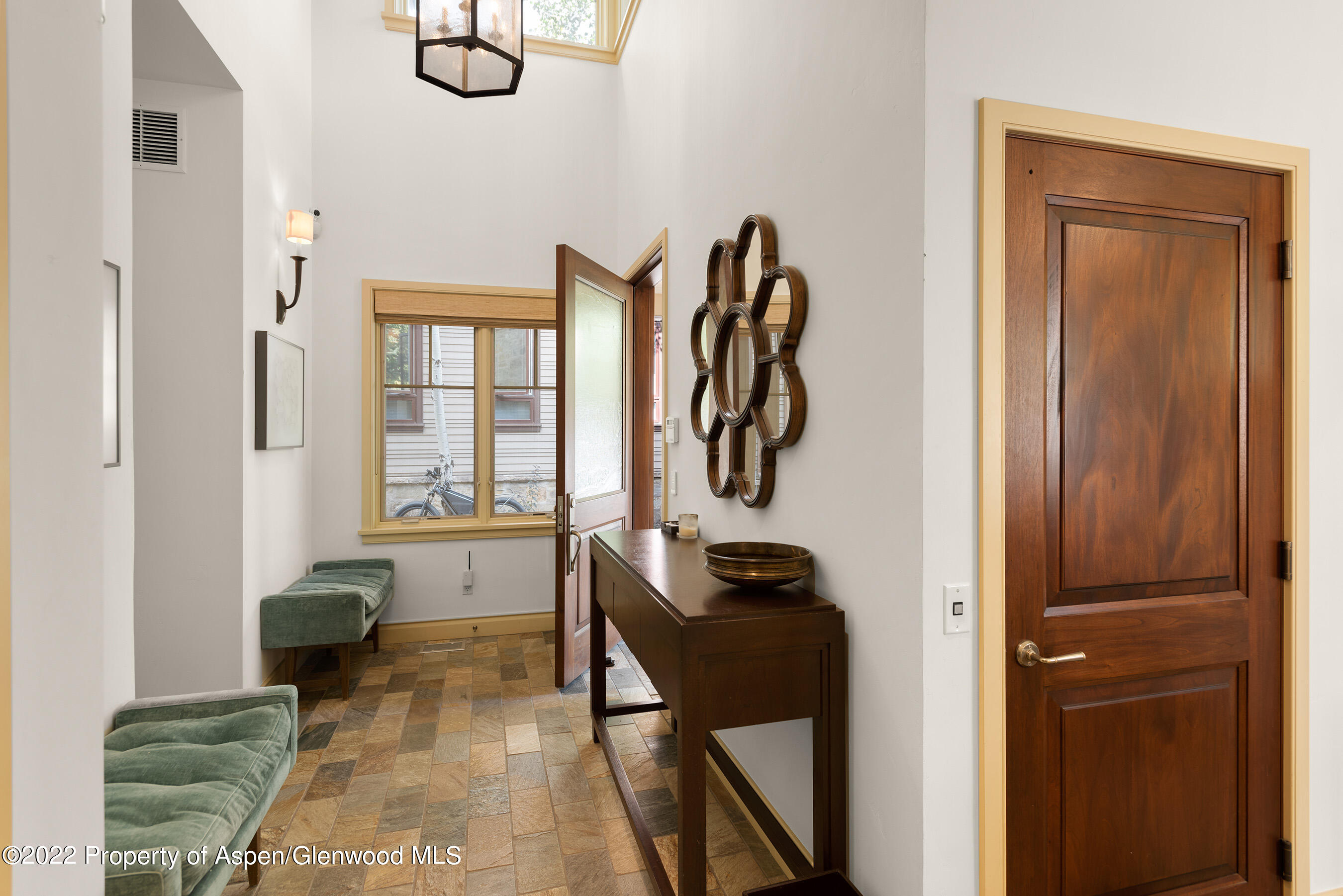 509 W Hopkins Avenue