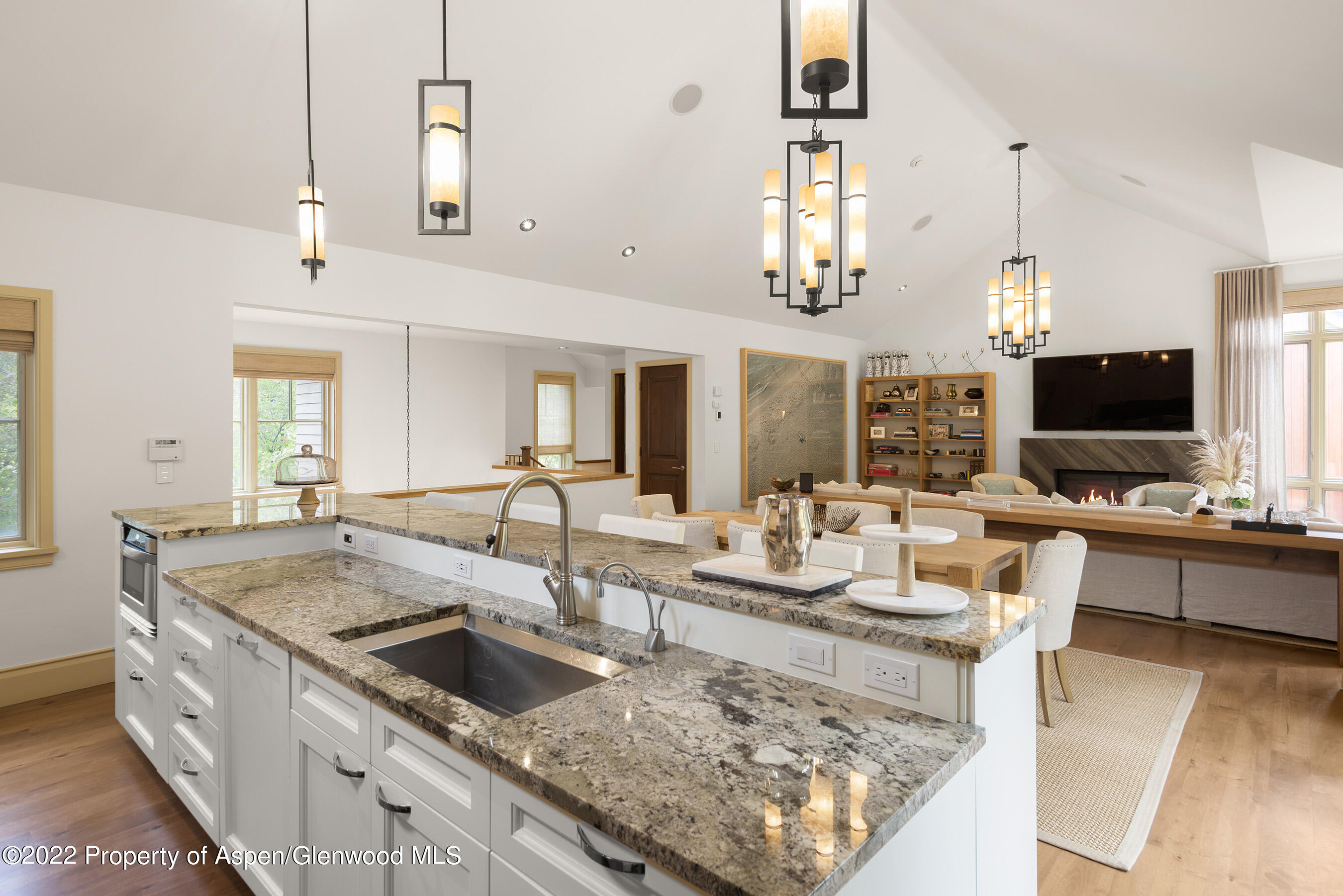 509 W Hopkins Avenue