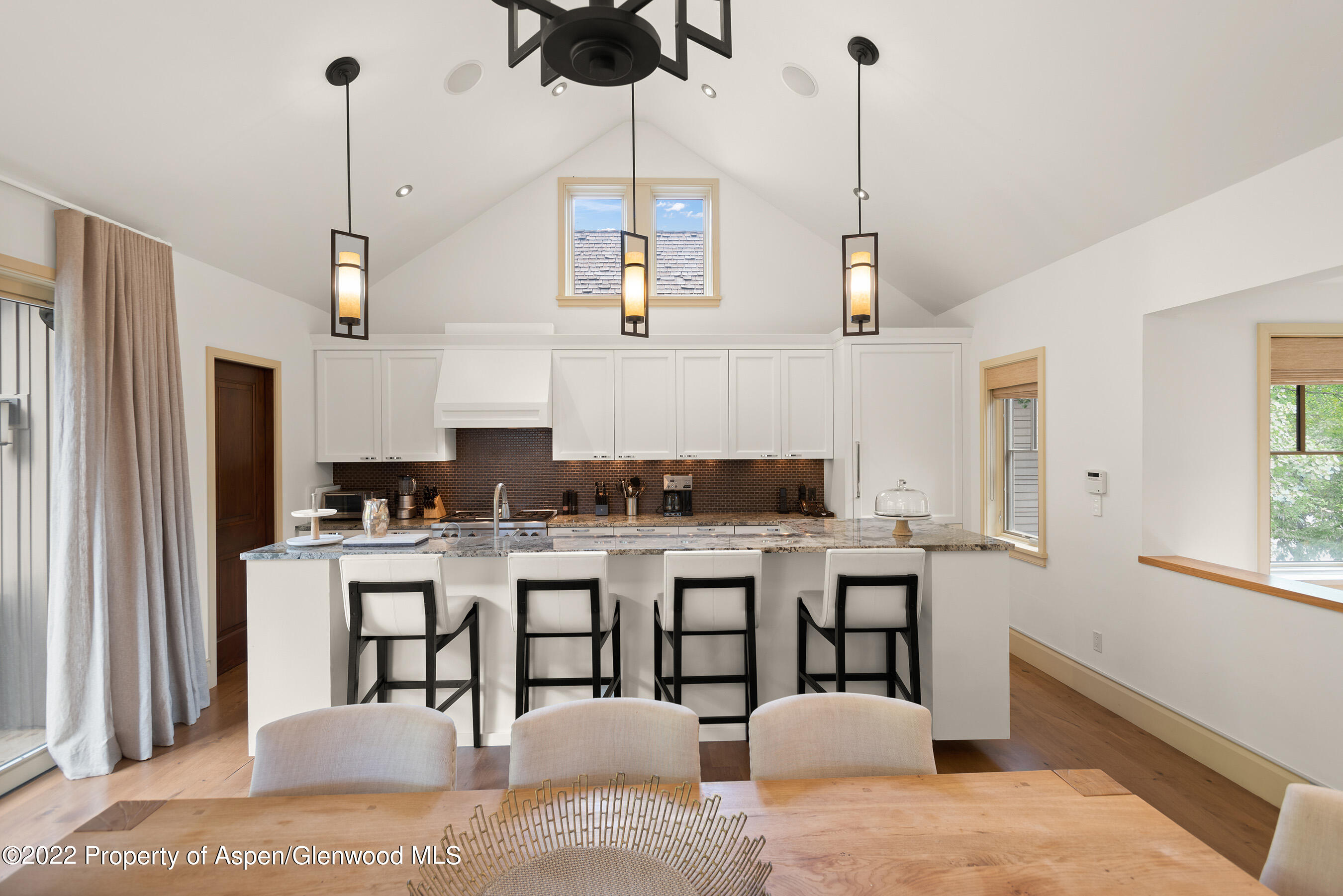 509 W Hopkins Avenue