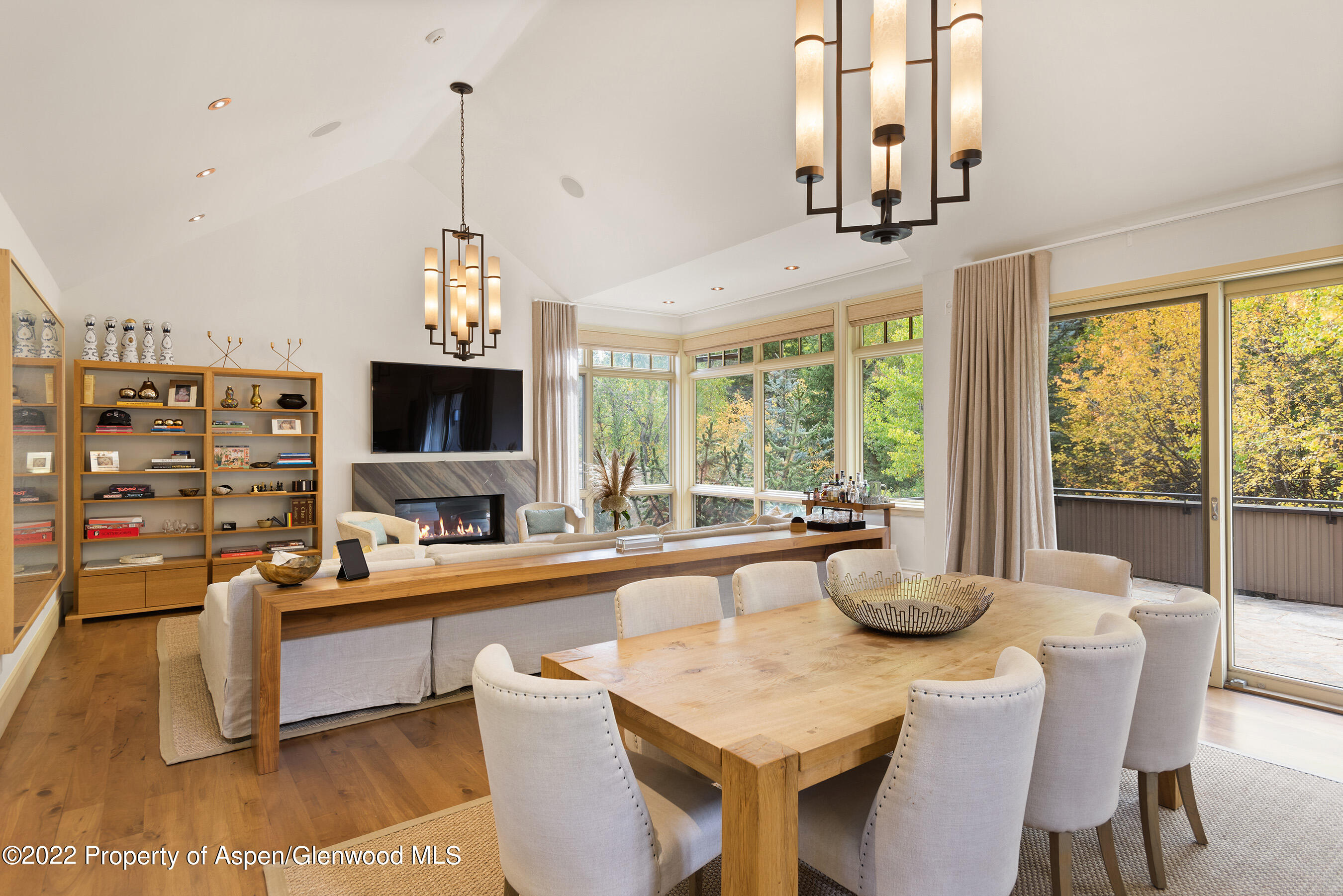 509 W Hopkins Avenue