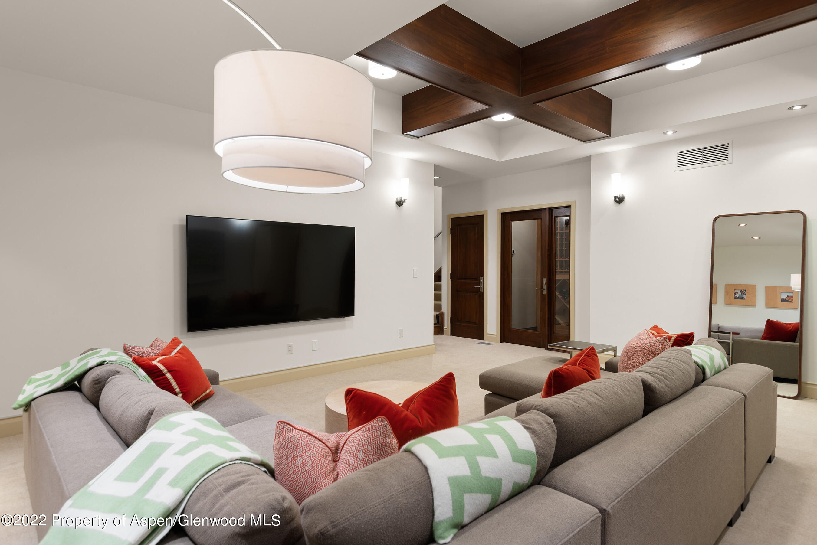 509 W Hopkins Avenue